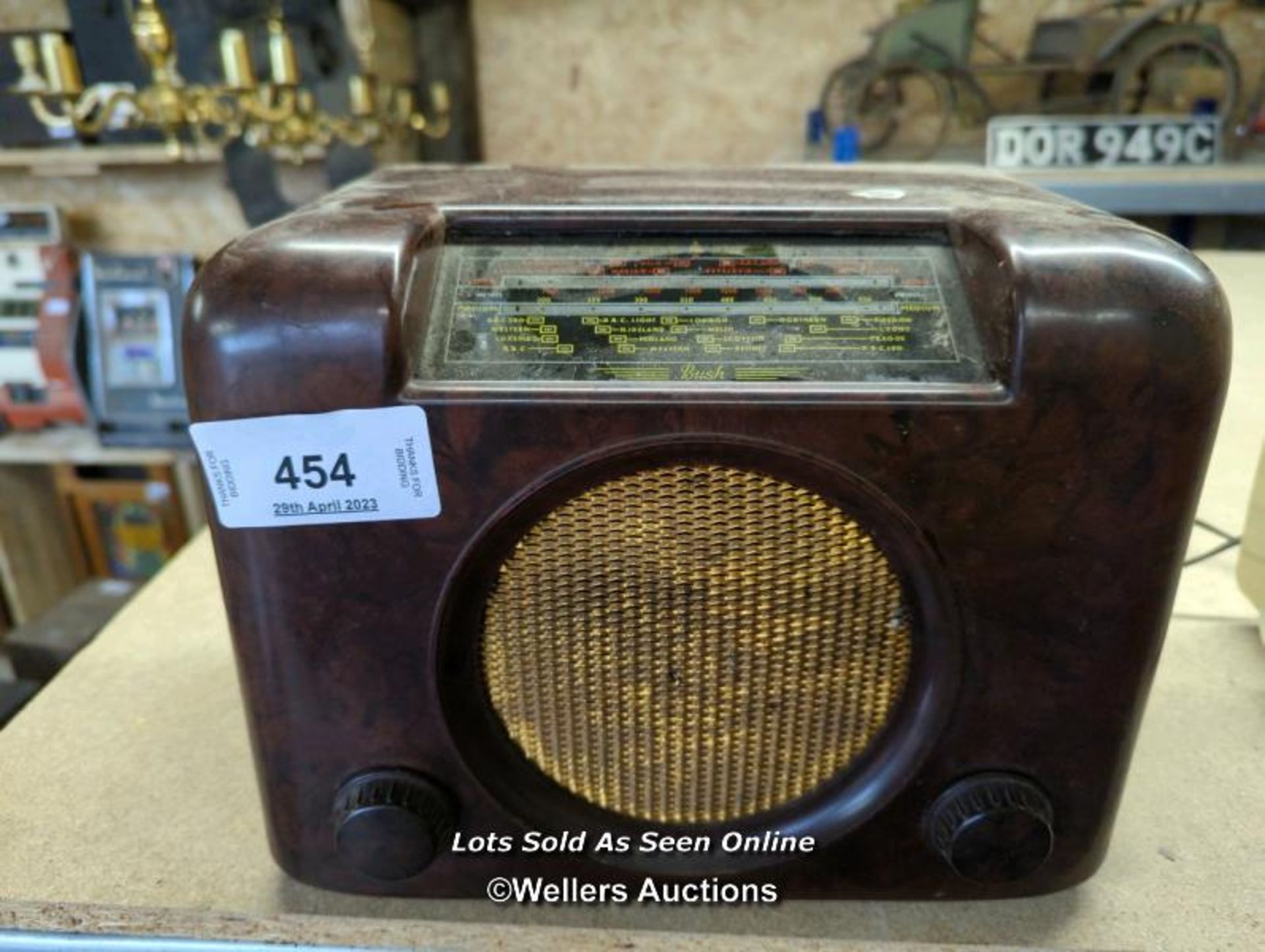 *VINTAGE BUSH RADIO, SERIAL NO: 73/64735, REPORTED AS WORKING (NO GUARANTEE) / ALL LOTS ARE