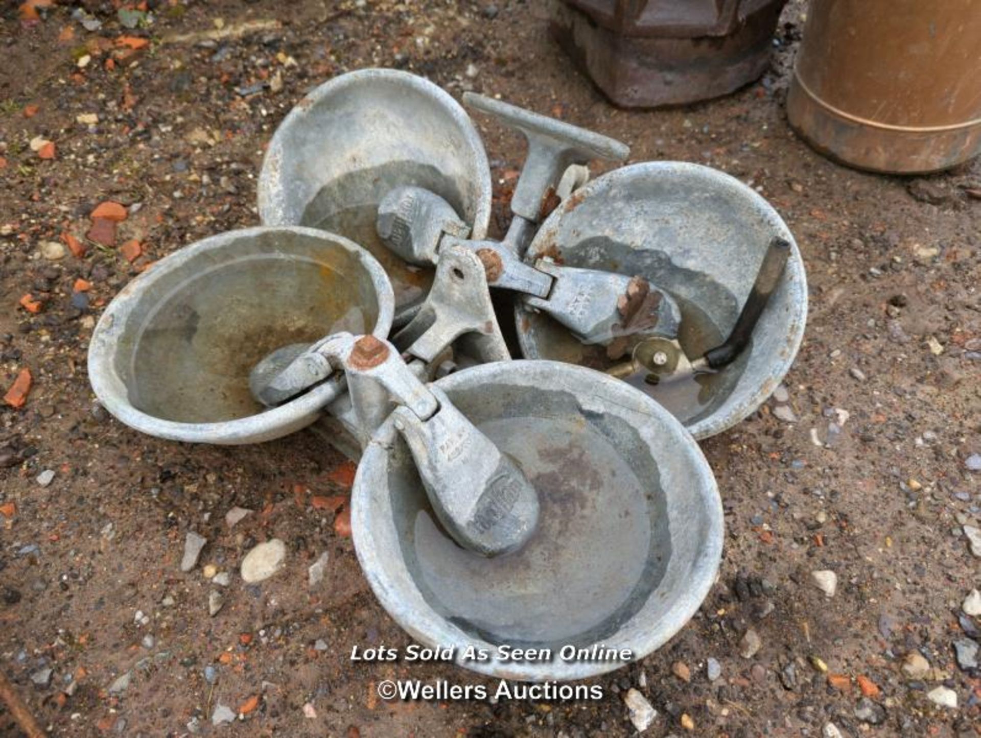 *PAIR OF WATER FEEDERS / ALL LOTS ARE LOCATED AT AUTHENTIC RECLAMATION TN5 7EF - Image 2 of 2