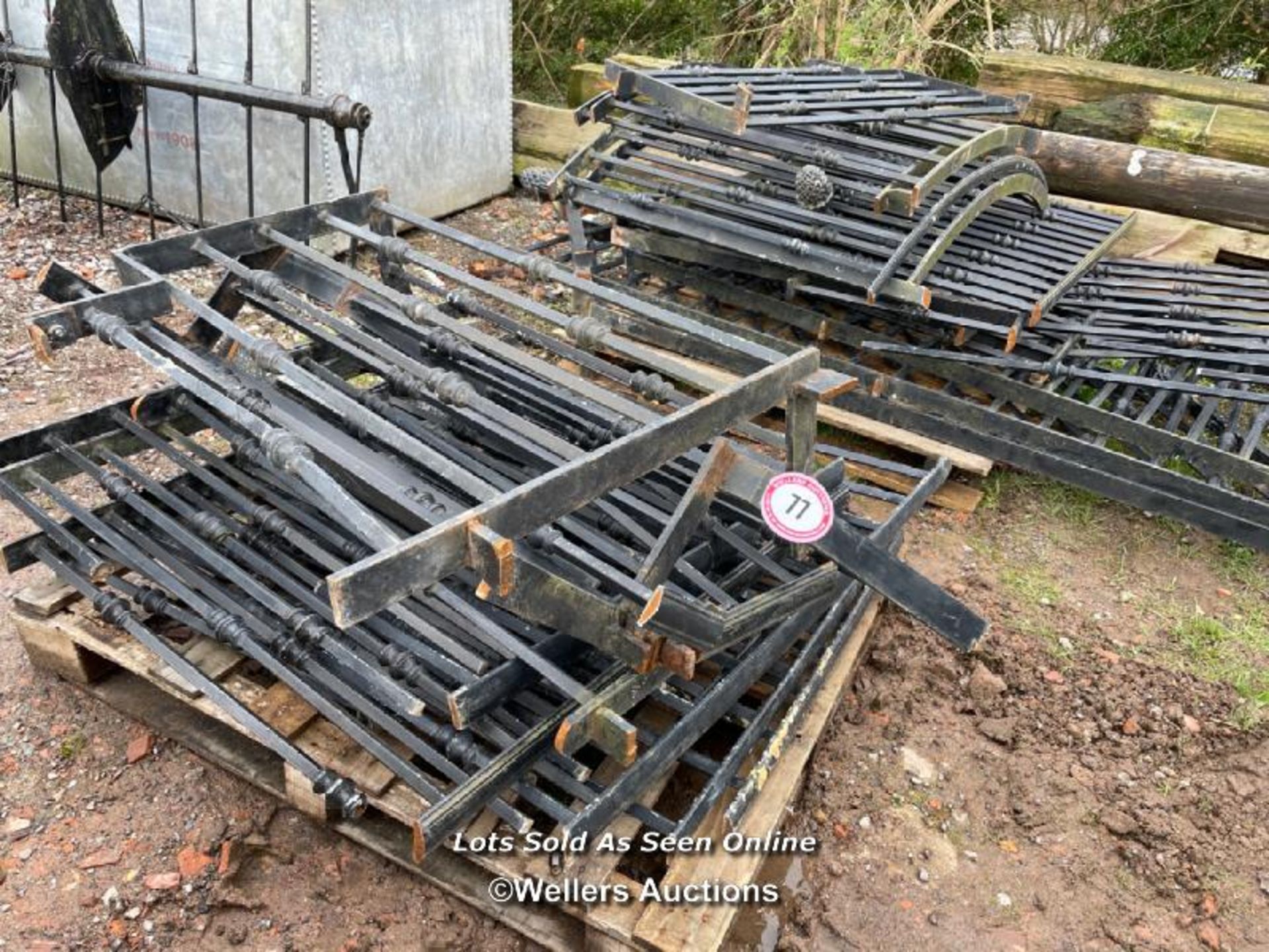 *JOB LOT OF IRON RAILINGS / ALL LOTS ARE LOCATED AT AUTHENTIC RECLAMATION TN5 7EF