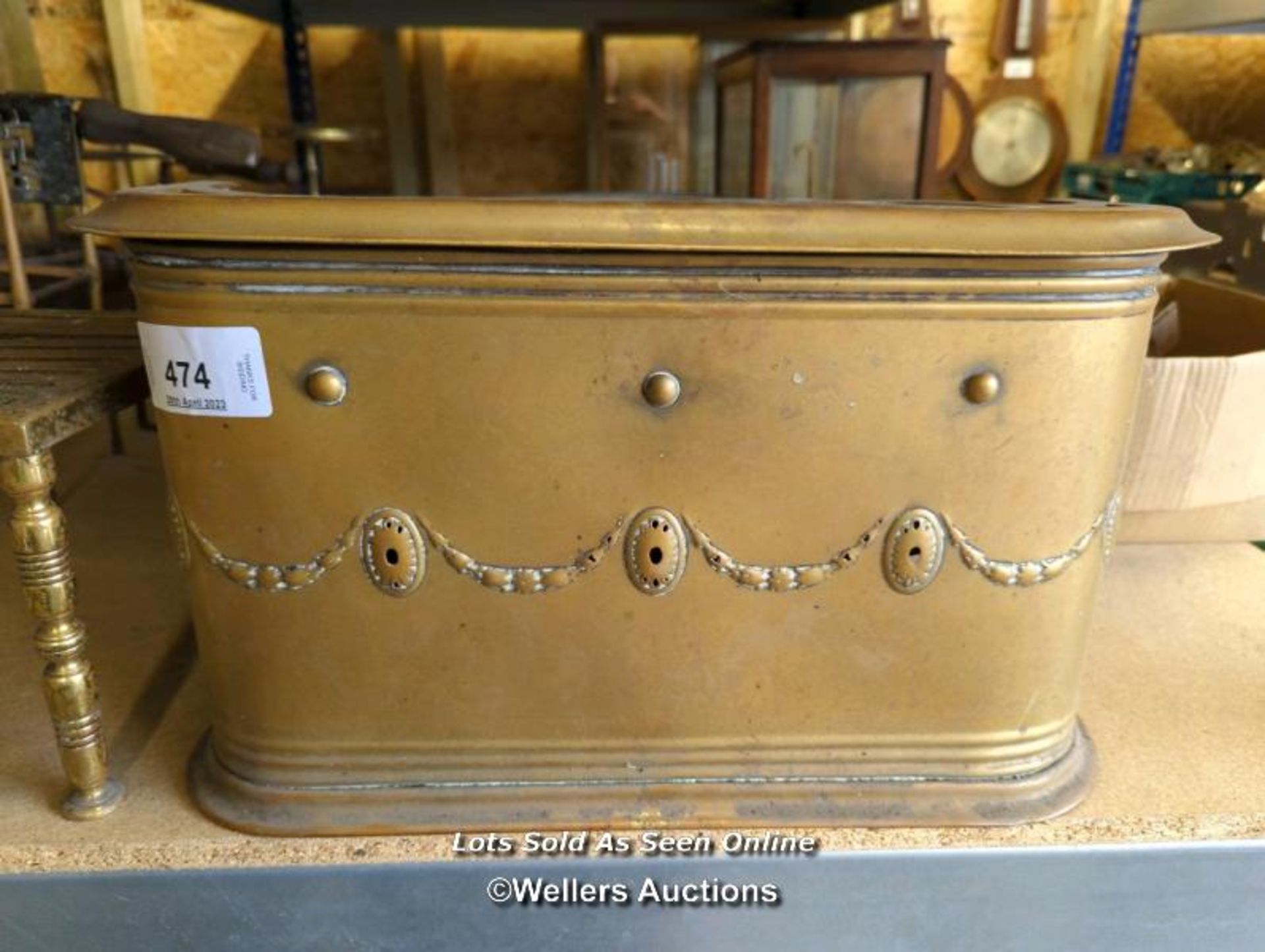 *LARGE METAL WARMER, 9.5 HIGH X 25 WIDE X 10 DEEP, TOGETHER WITH A TRIVET / ALL LOTS ARE LOCATED - Image 4 of 4