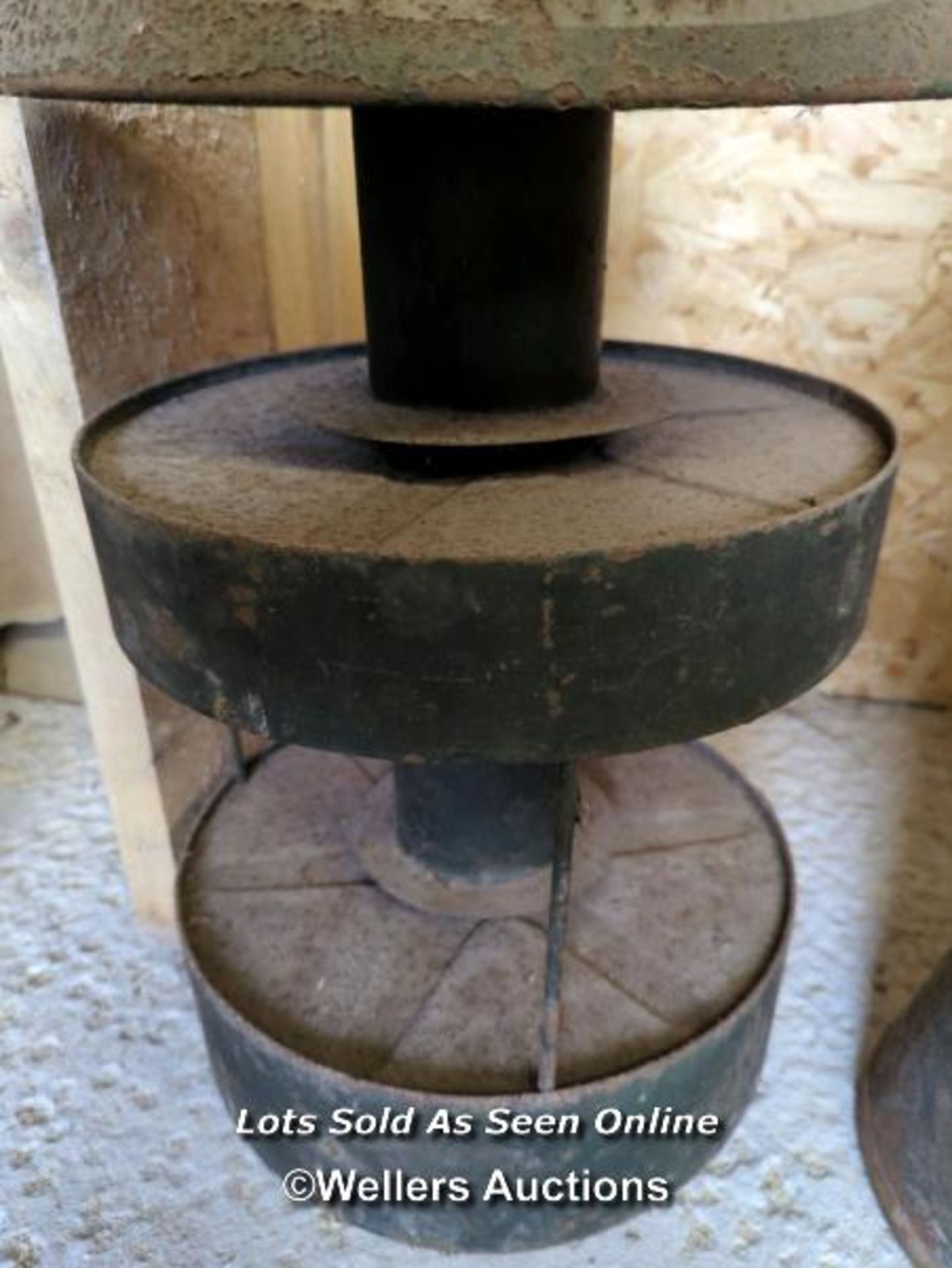 *PRICE MOTORINE 'THE OILER OIL' OIL HOSE SPOOL, 28 INCHES HIGH / ALL LOTS ARE LOCATED AT AUTHENTIC - Image 3 of 3