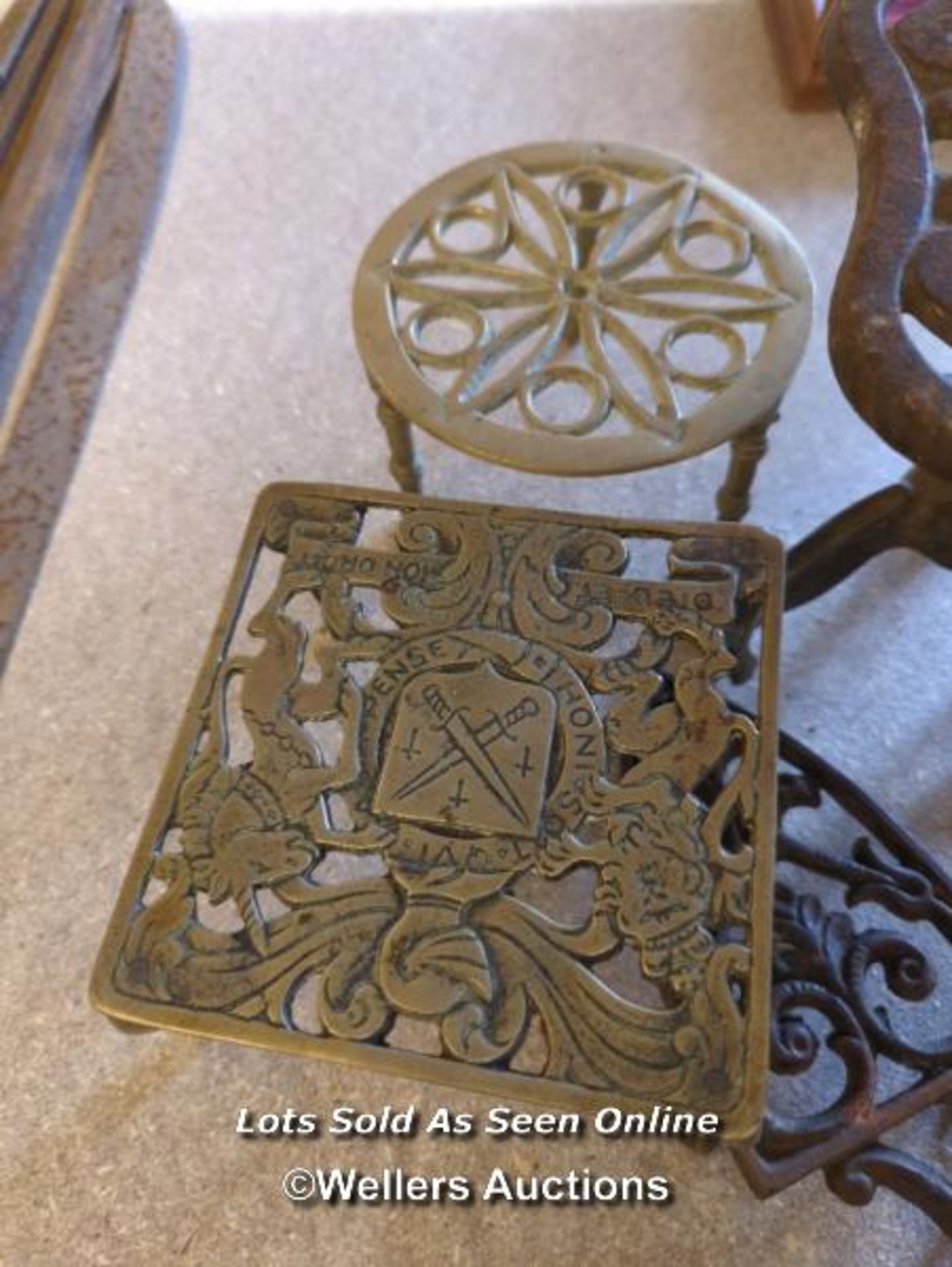 *FIVE VARIOUS TRIVETS / ALL LOTS ARE LOCATED AT AUTHENTIC RECLAMATION TN5 7EF - Image 3 of 3