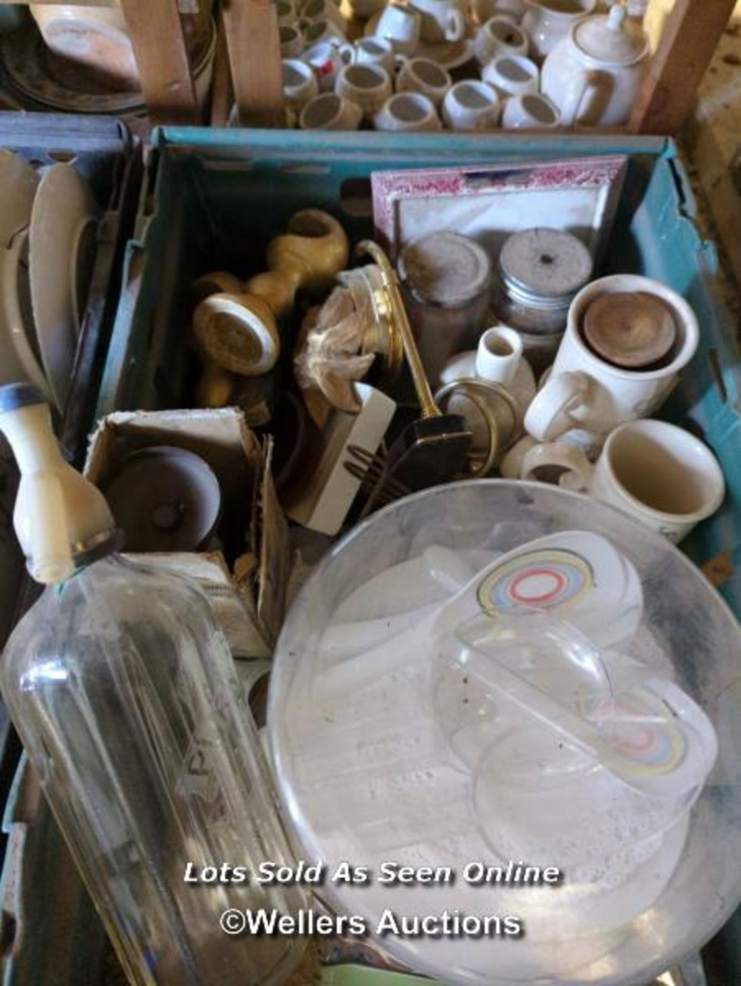 *JOB LOT OF VINTAGE MUGS, SPRAY BOTTLES AND JARS / ALL LOTS ARE LOCATED AT AUTHENTIC RECLAMATION TN5