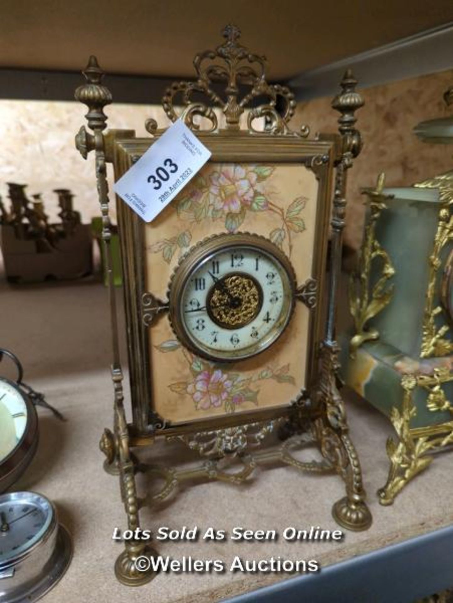 *MANTLE CLOCK IN BRASS ROYAL STAND / ALL LOTS ARE LOCATED AT AUTHENTIC RECLAMATION TN5 7EF