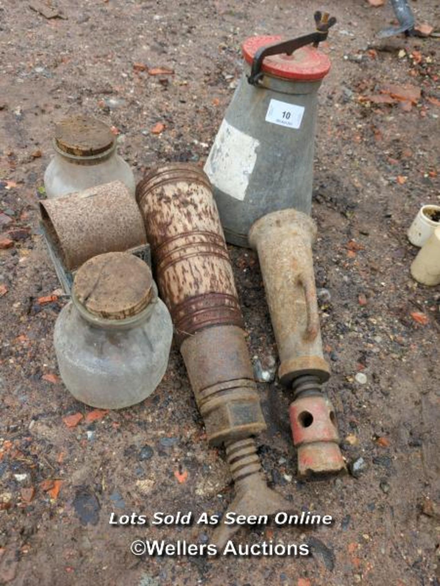 *PAIR OF JACKS, BOTTLE AND LAMP / ALL LOTS ARE LOCATED AT AUTHENTIC RECLAMATION TN5 7EF