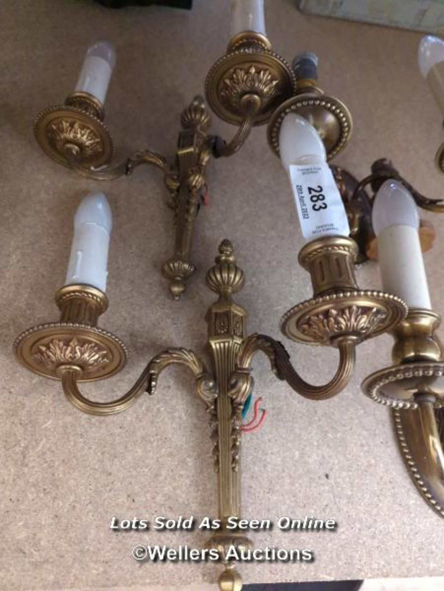 *FIVE VARIOUS BRASS WALL LIGHTS INCLUDING TWO PAIRS / ALL LOTS ARE LOCATED AT AUTHENTIC - Image 2 of 3