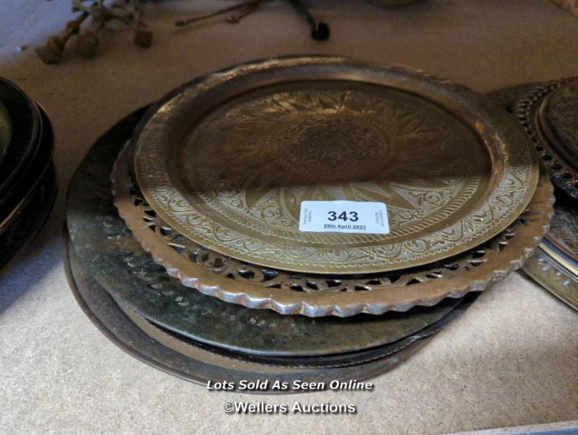 *NINE ASSORTED BRASS AND COPPER TRAYS / ALL LOTS ARE LOCATED AT AUTHENTIC RECLAMATION TN5 7EF