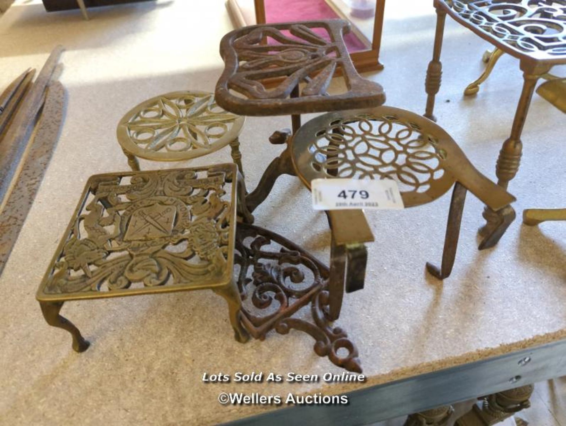 *FIVE VARIOUS TRIVETS / ALL LOTS ARE LOCATED AT AUTHENTIC RECLAMATION TN5 7EF