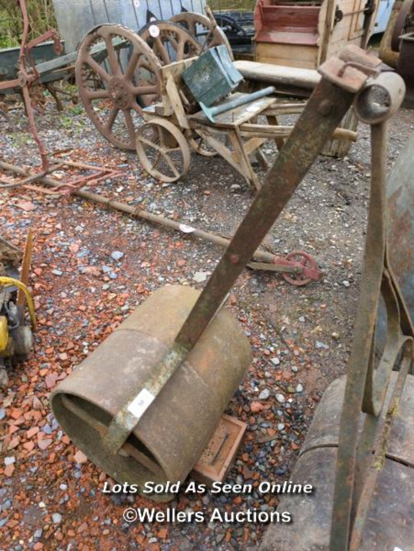 *GARDEN ROLLER / ALL LOTS ARE LOCATED AT AUTHENTIC RECLAMATION TN5 7EF