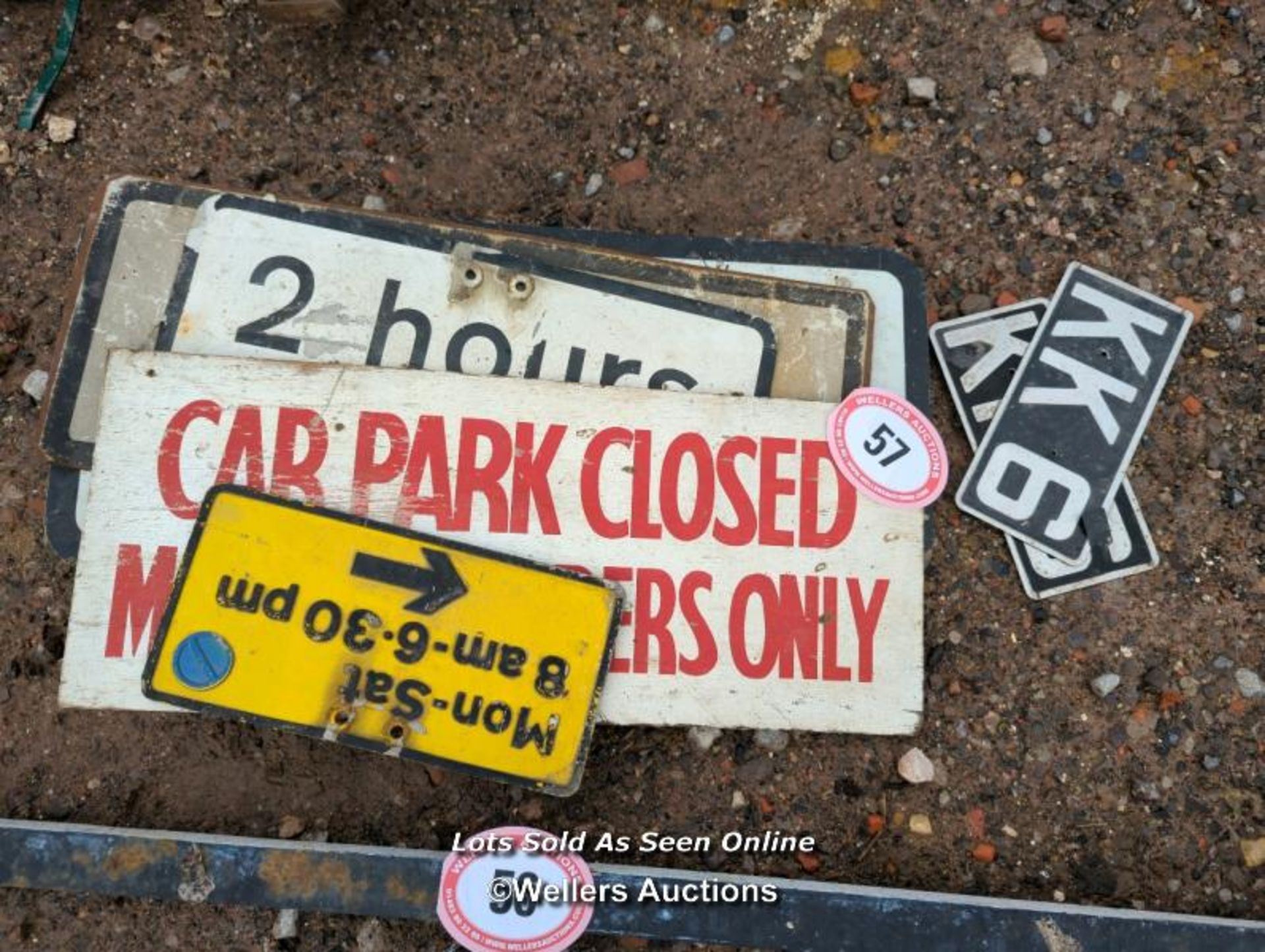 *COLLECTION OF ROAD SIGNS / ALL LOTS ARE LOCATED AT AUTHENTIC RECLAMATION TN5 7EF