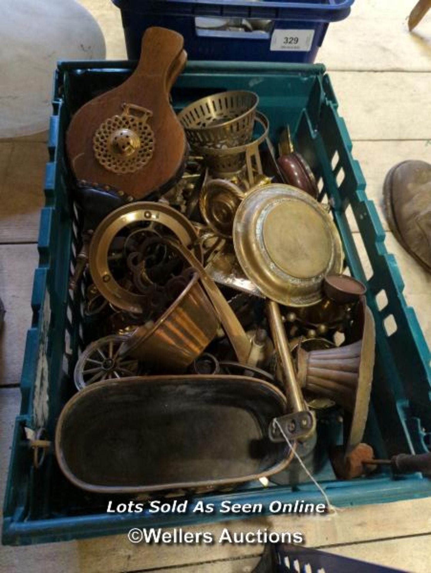 *BOX OF ASSORTED BRASSWARE INCLUDING CANDLE HOLDERS / ALL LOTS ARE LOCATED AT AUTHENTIC