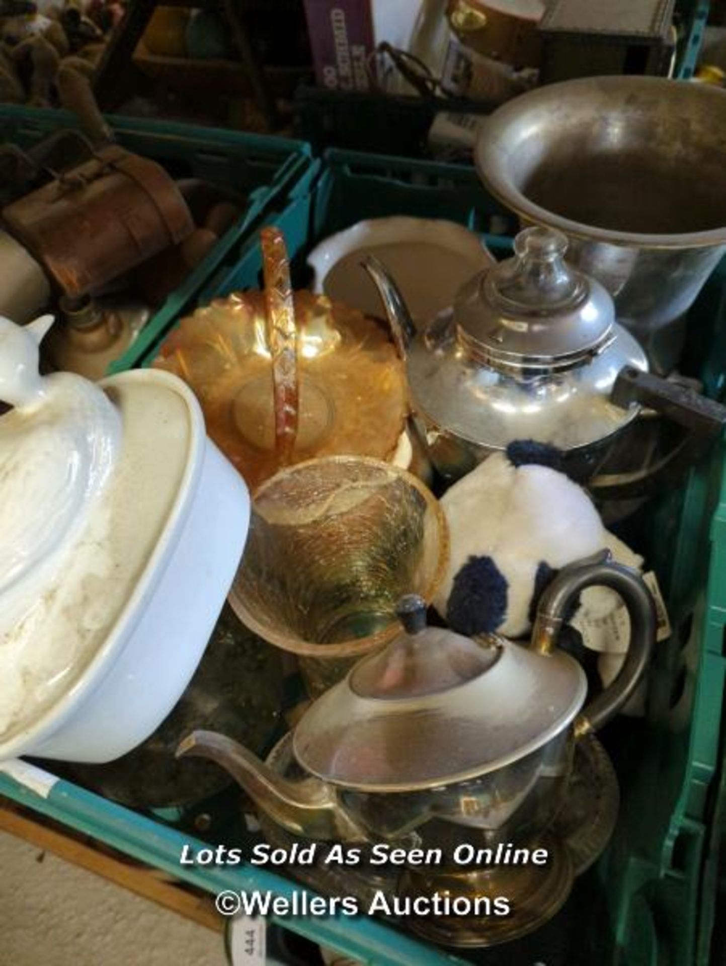 *JOB LOT OF VINTAGE KITCHENWARE INCLUDING TEAPOTS, CERAMICS AND GLASS / ALL LOTS ARE LOCATED AT