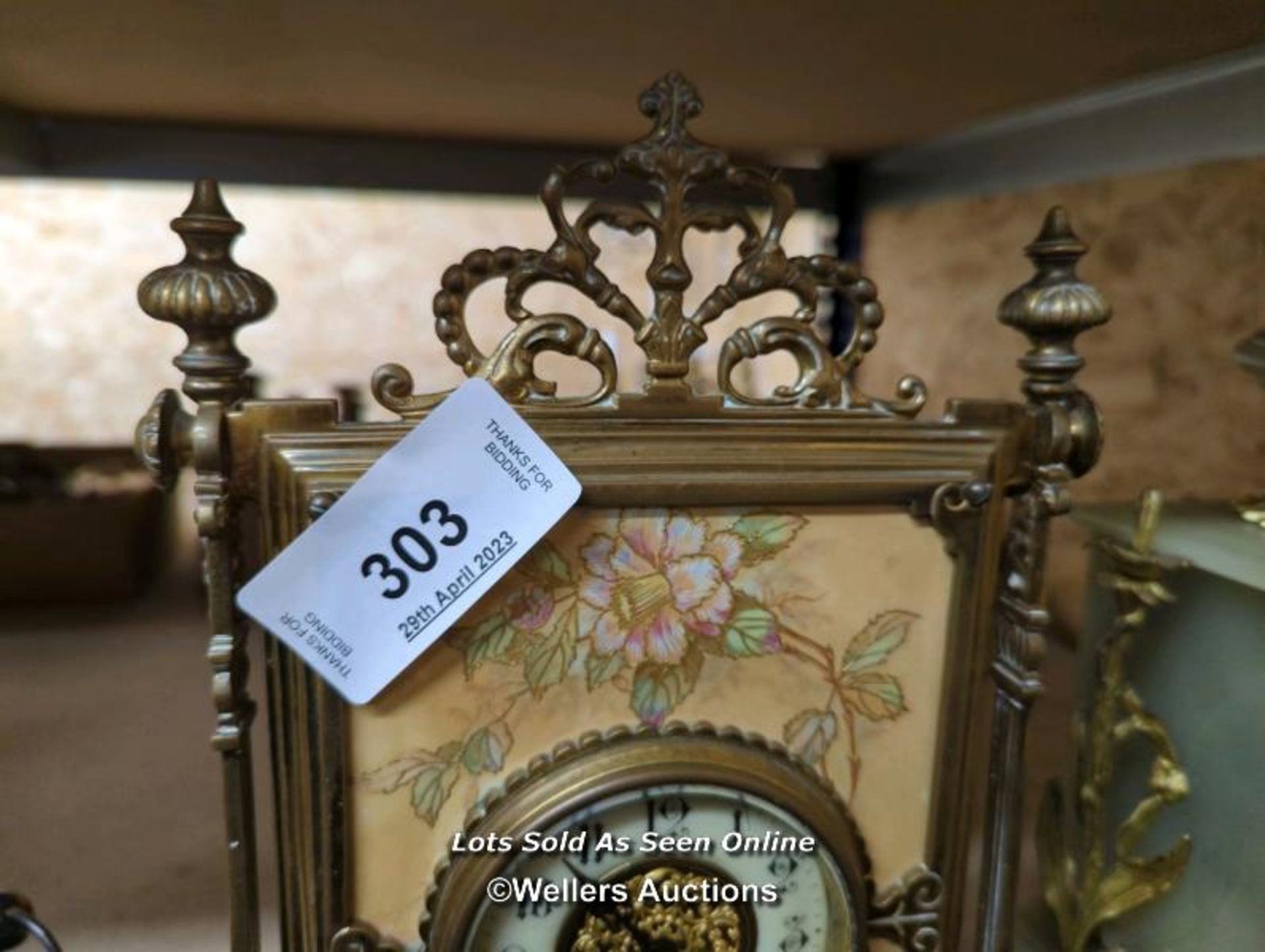 *MANTLE CLOCK IN BRASS ROYAL STAND / ALL LOTS ARE LOCATED AT AUTHENTIC RECLAMATION TN5 7EF - Image 2 of 2