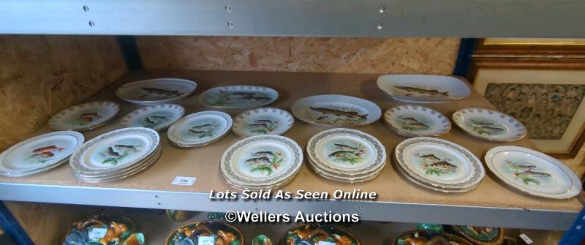 *29 PIECE DINNER SET DECORATED WITH VARIOUS FISH MADE BY VERITABLE PORCELAIN OF FRANCE / ALL LOTS