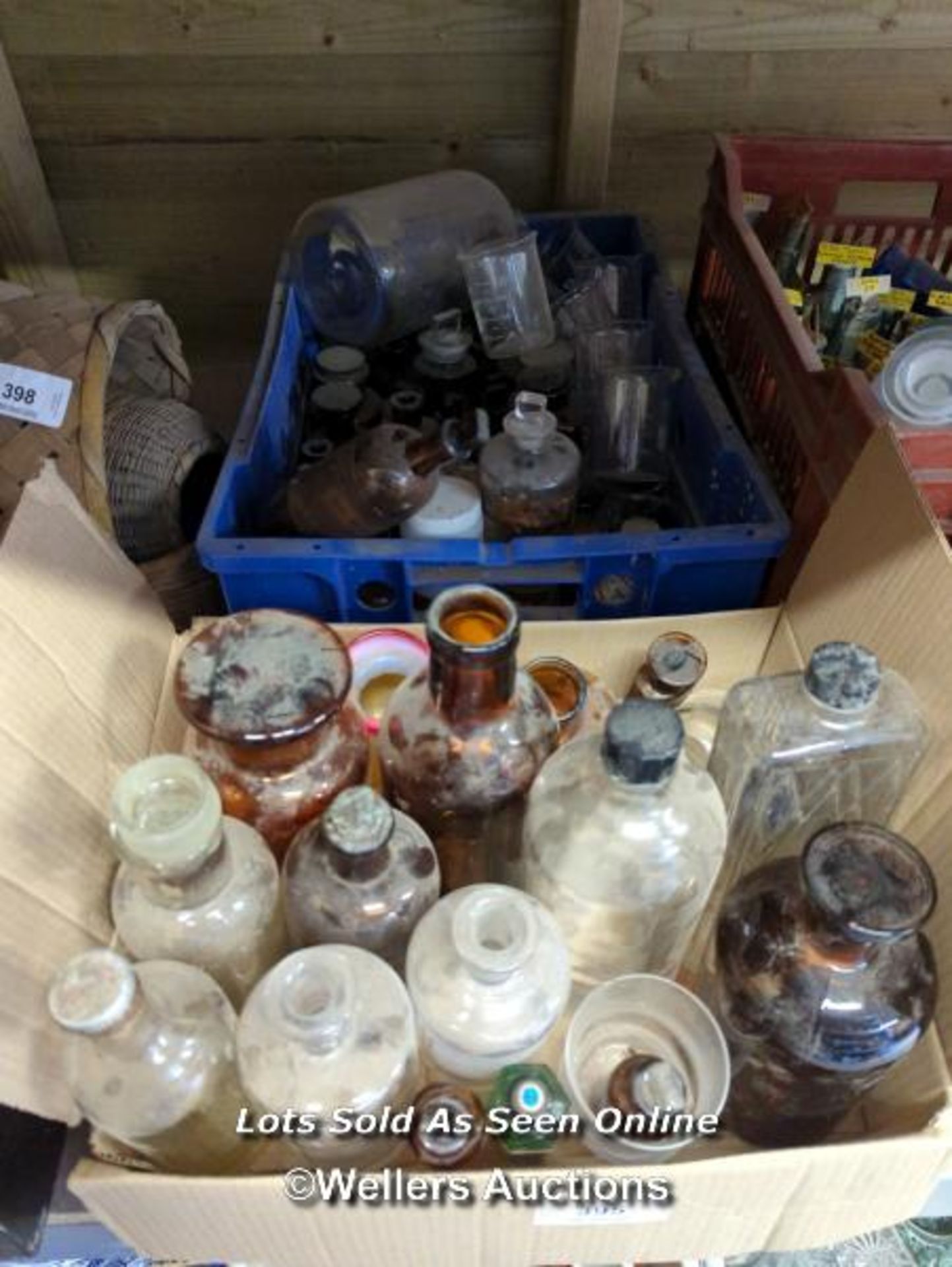 *JOB LOT OF VINTAGE GLASS BOTTLES / ALL LOTS ARE LOCATED AT AUTHENTIC RECLAMATION TN5 7EF