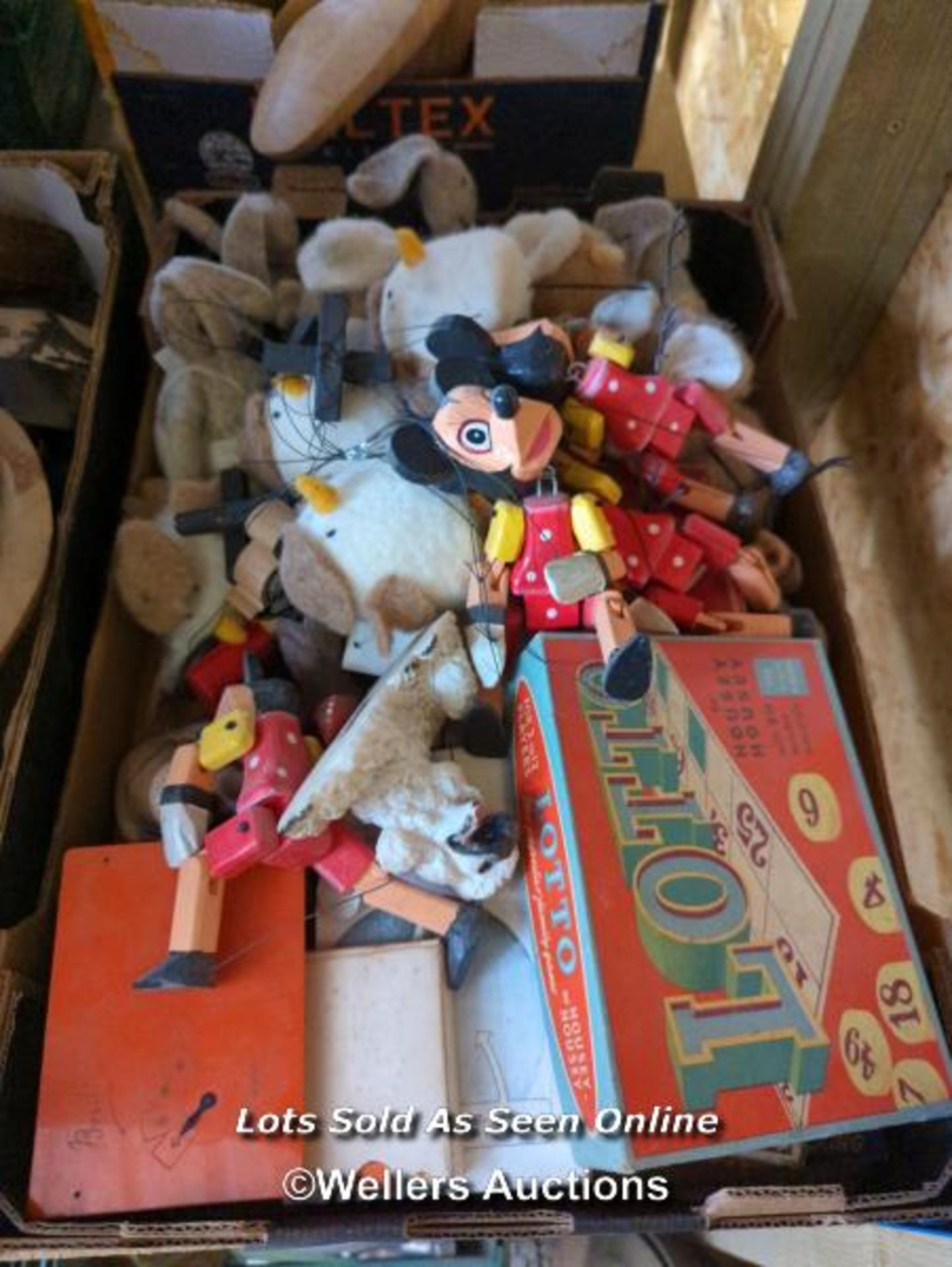 *JOB LOT OF VINTAGE GAMES AND PUPPETS INCLUDING LOTTO, STENCILLING OUTFIT AND BIG TOP / ALL LOTS ARE