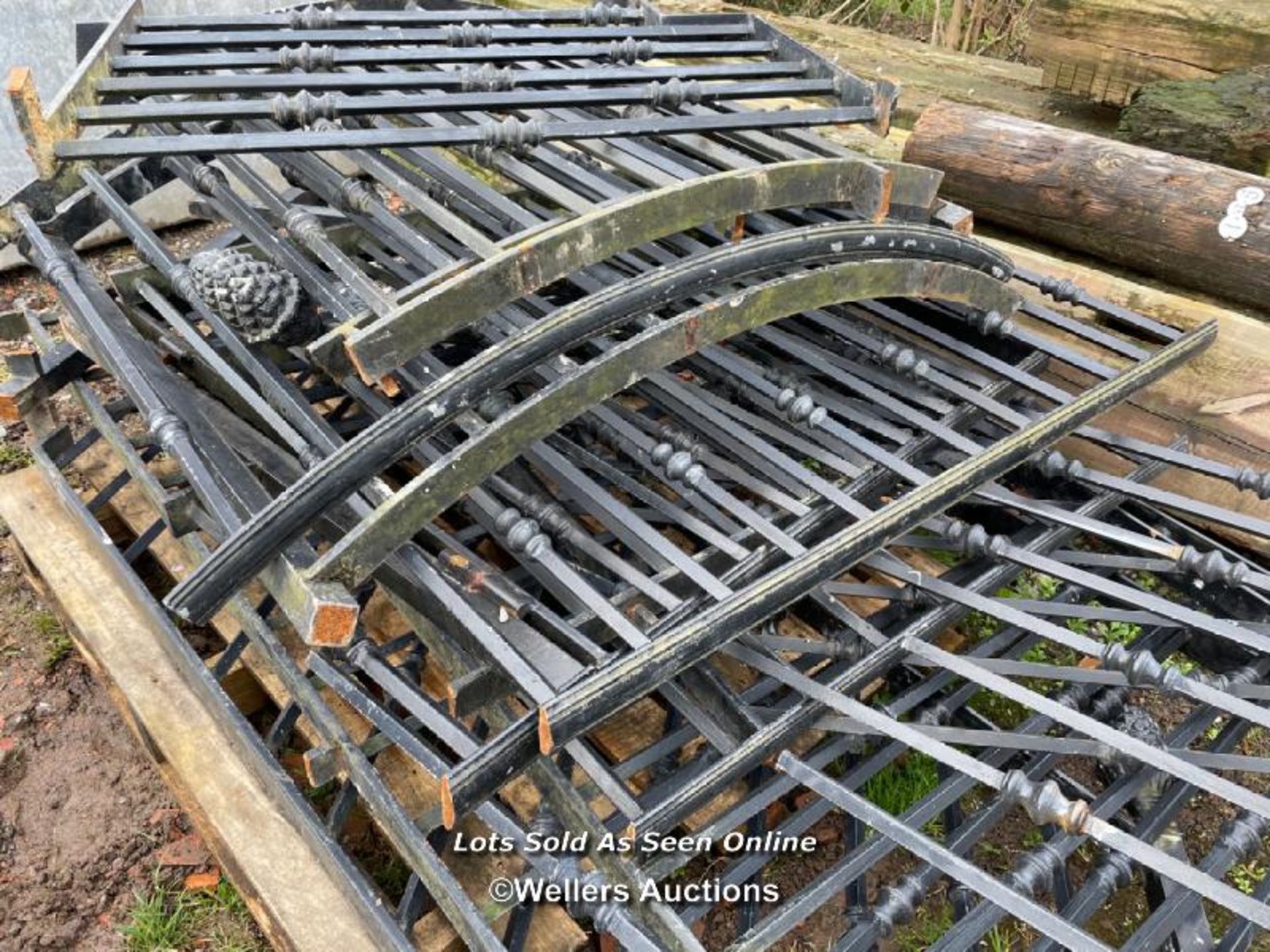 *JOB LOT OF IRON RAILINGS / ALL LOTS ARE LOCATED AT AUTHENTIC RECLAMATION TN5 7EF - Image 3 of 3