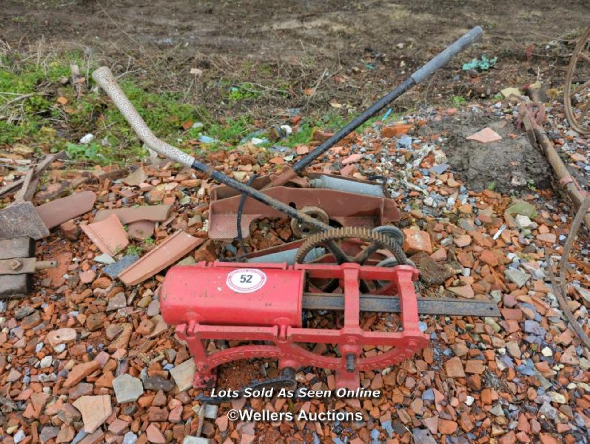 *TWO VINTAGE TROLLEY JACKS AND SILENT MACHIINE / ALL LOTS ARE LOCATED AT AUTHENTIC RECLAMATION TN5