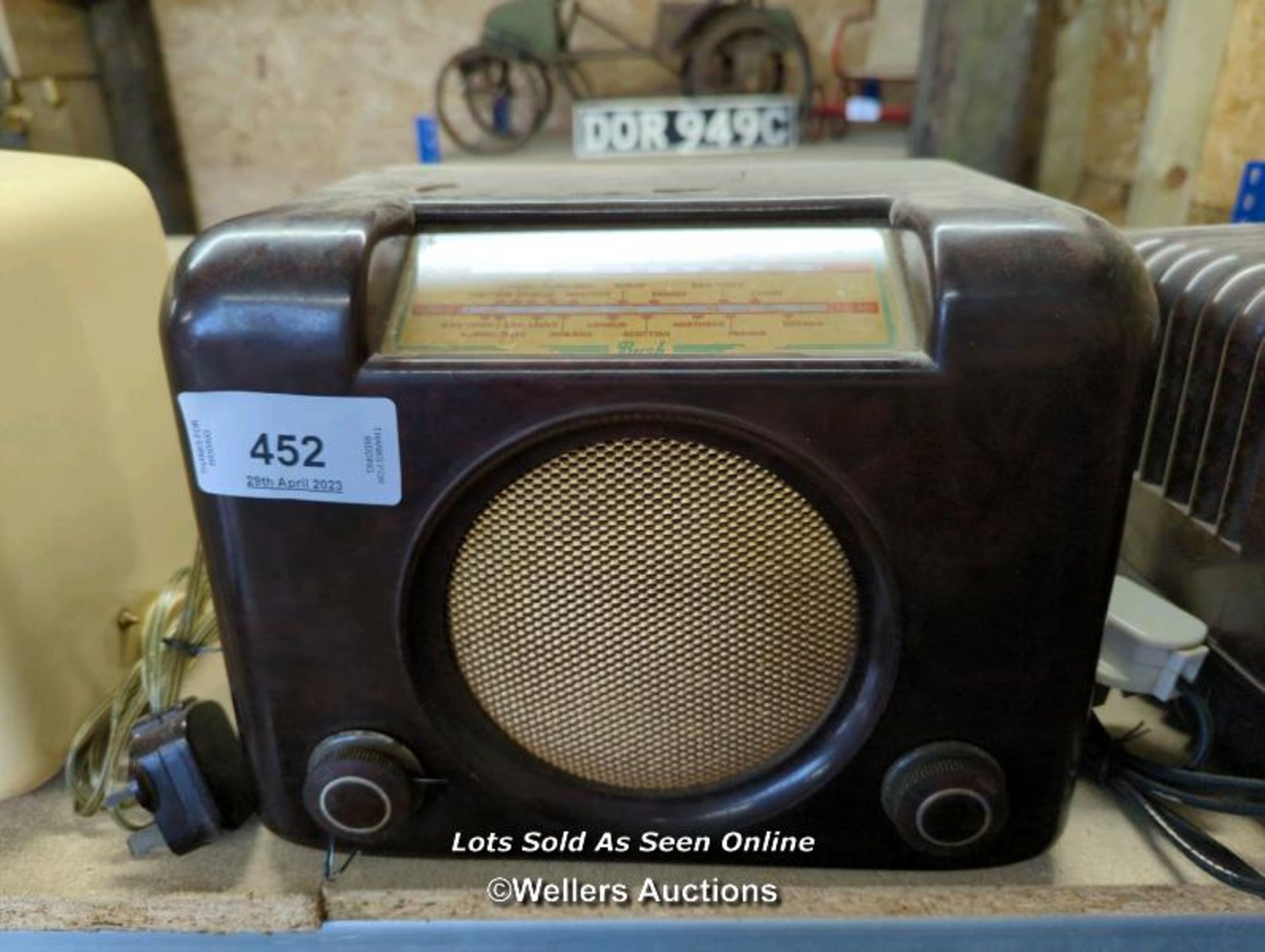 *VINTAGE BUSH RADIO, SERIAL NO: 73/212073, REPORTED AS WORKING (NO GUARANTEE) / ALL LOTS ARE LOCATED