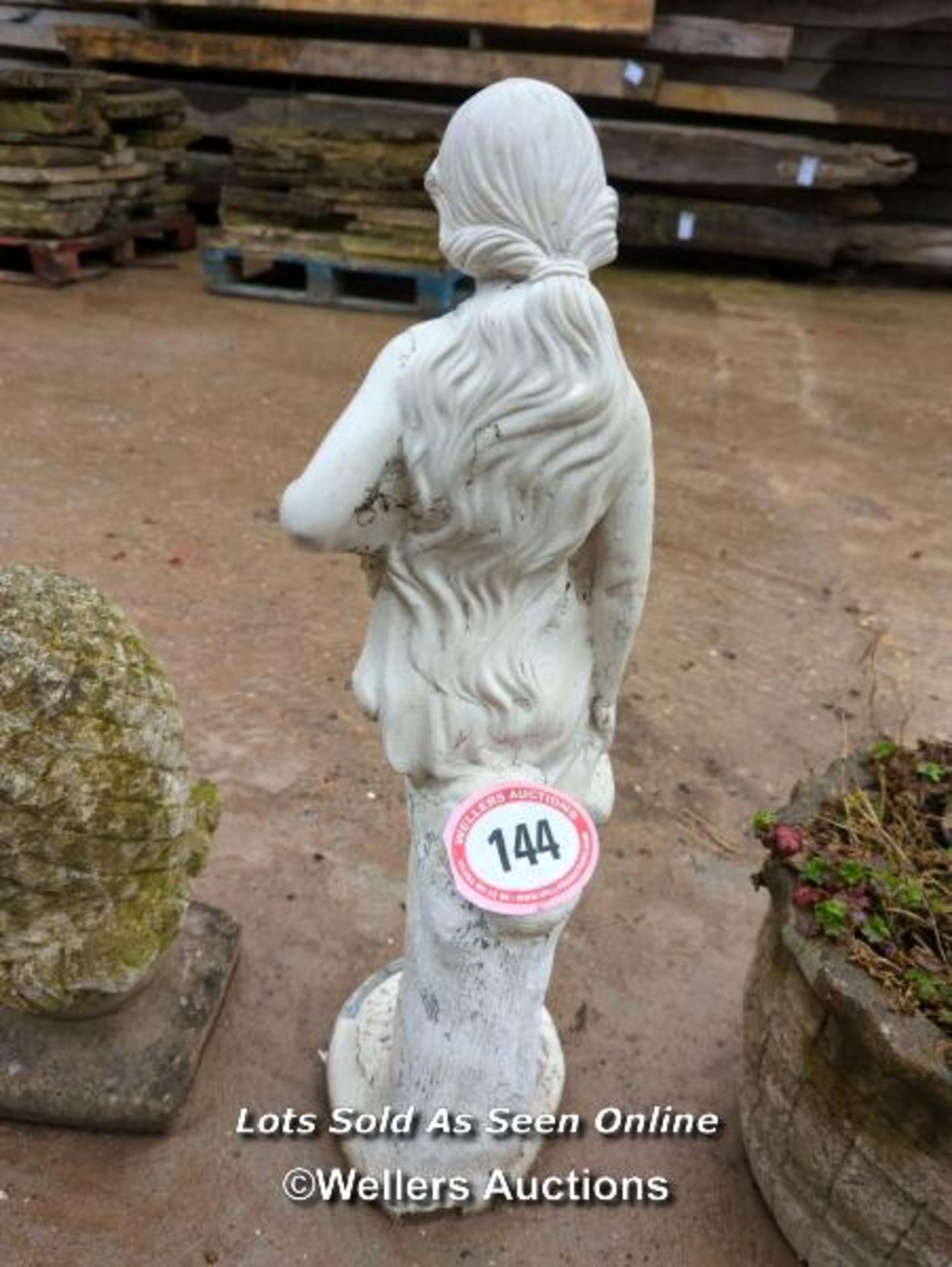 *RESIN STATUE OF A LADY, 30 INCHES HIGH / ALL LOTS ARE LOCATED AT AUTHENTIC RECLAMATION TN5 7EF - Image 2 of 3