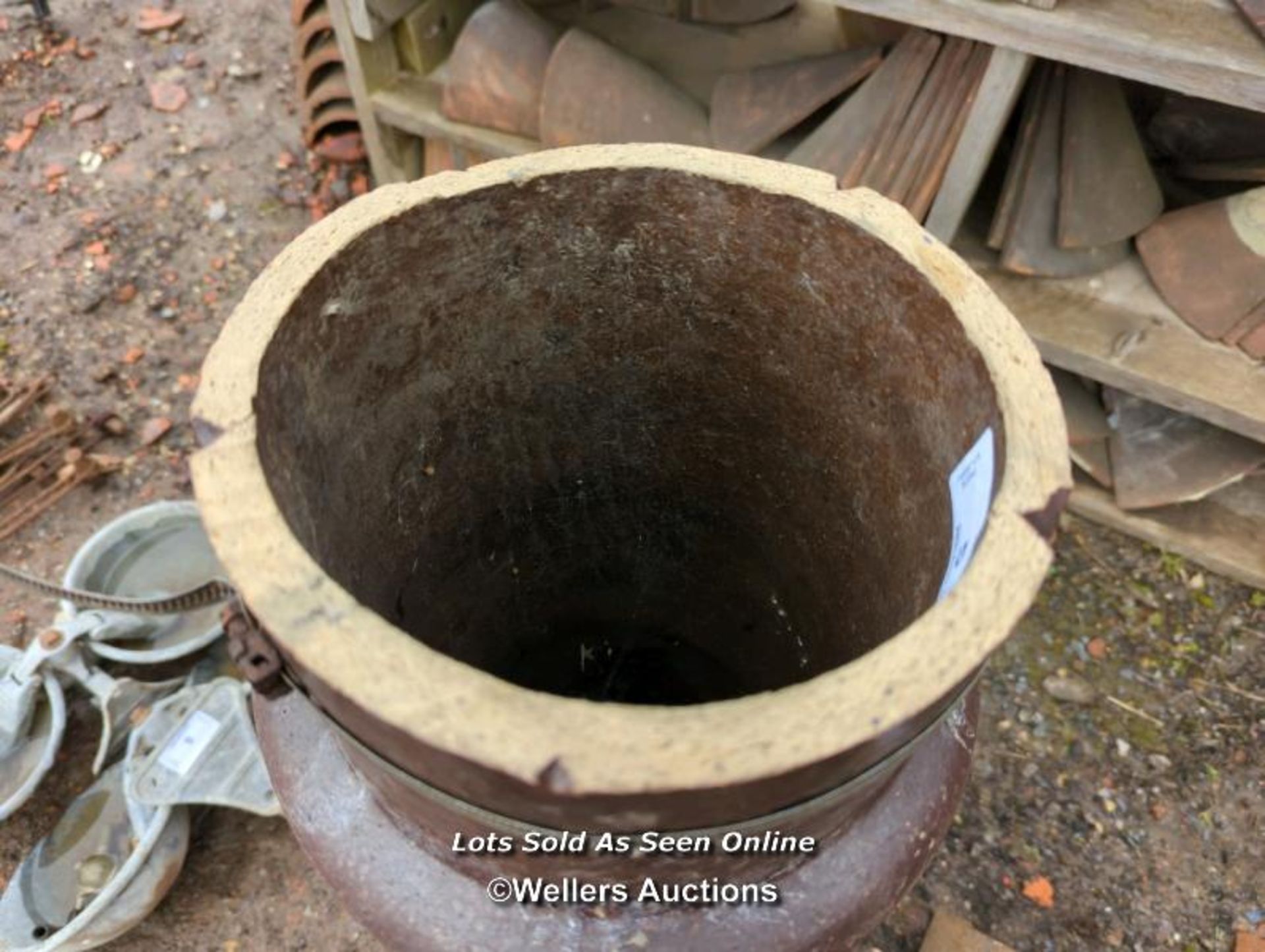 *CHIMNEY POT AND ANOTHER COPPER POT / ALL LOTS ARE LOCATED AT AUTHENTIC RECLAMATION TN5 7EF - Image 2 of 4