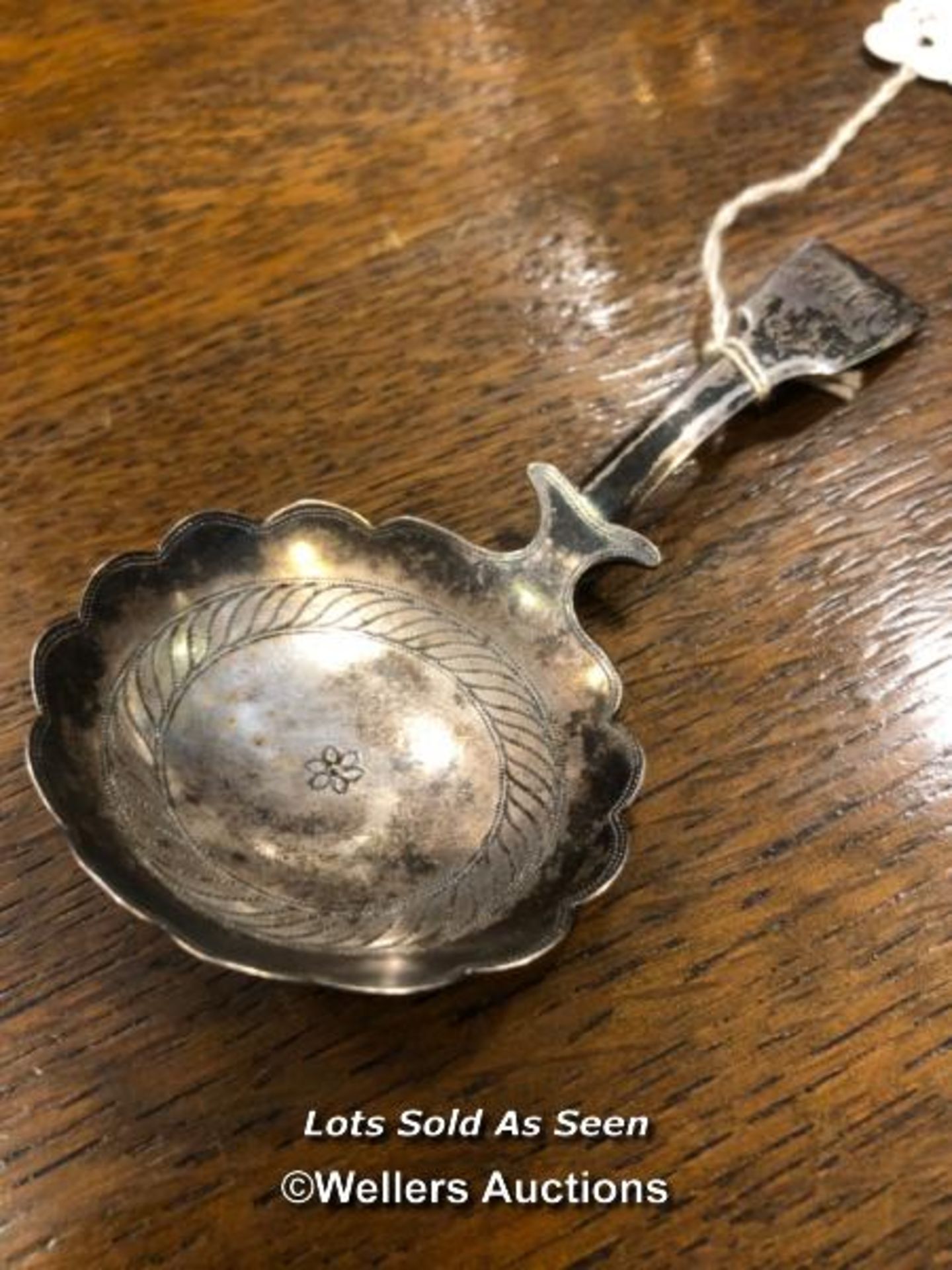 *SILVER CADDY SPOON, LONDON 1813 / LOCATED AT VICTORIA ANTIQUES, WADEBRIDGE, PL27 7DD
