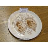 *HONITON POTTERY COMMEMORATIVE PLATE OF THE ROYAL WEDDING OF CHARLES AND DIANA / LOCATED AT VICTORIA