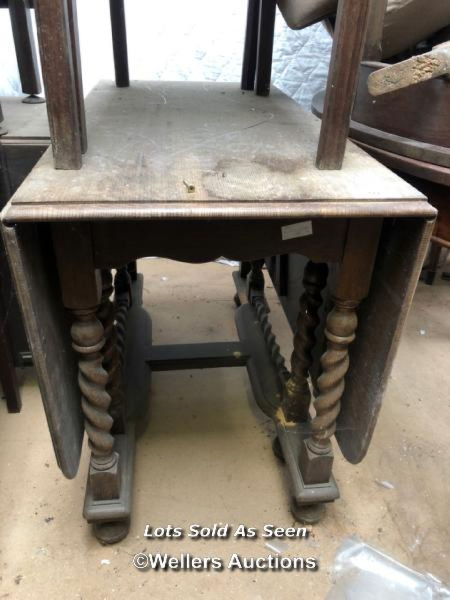 DROP LEAF TABLE, 41.5 X 60 X 29.5 INCHES, FULLY EXTENDED / LOCATED AT VICTORIA ANTIQUES, WADEBRIDGE,
