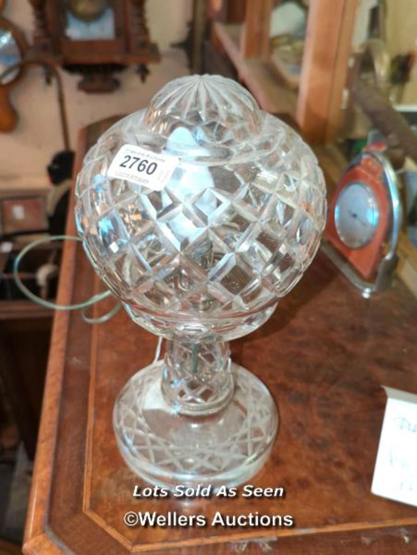 *SMALL CUT GLASS TABLE LAMP / LOCATED AT VICTORIA ANTIQUES, WADEBRIDGE, PL27 7DD