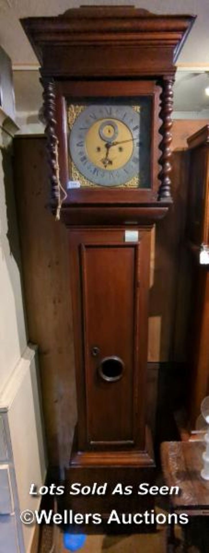 *18TH CENTURY 8 DAY OAK LONGCASE CLOCK, DIAL SIGNED SAMUEL LEE, LONDON, 215CM / LOCATED AT