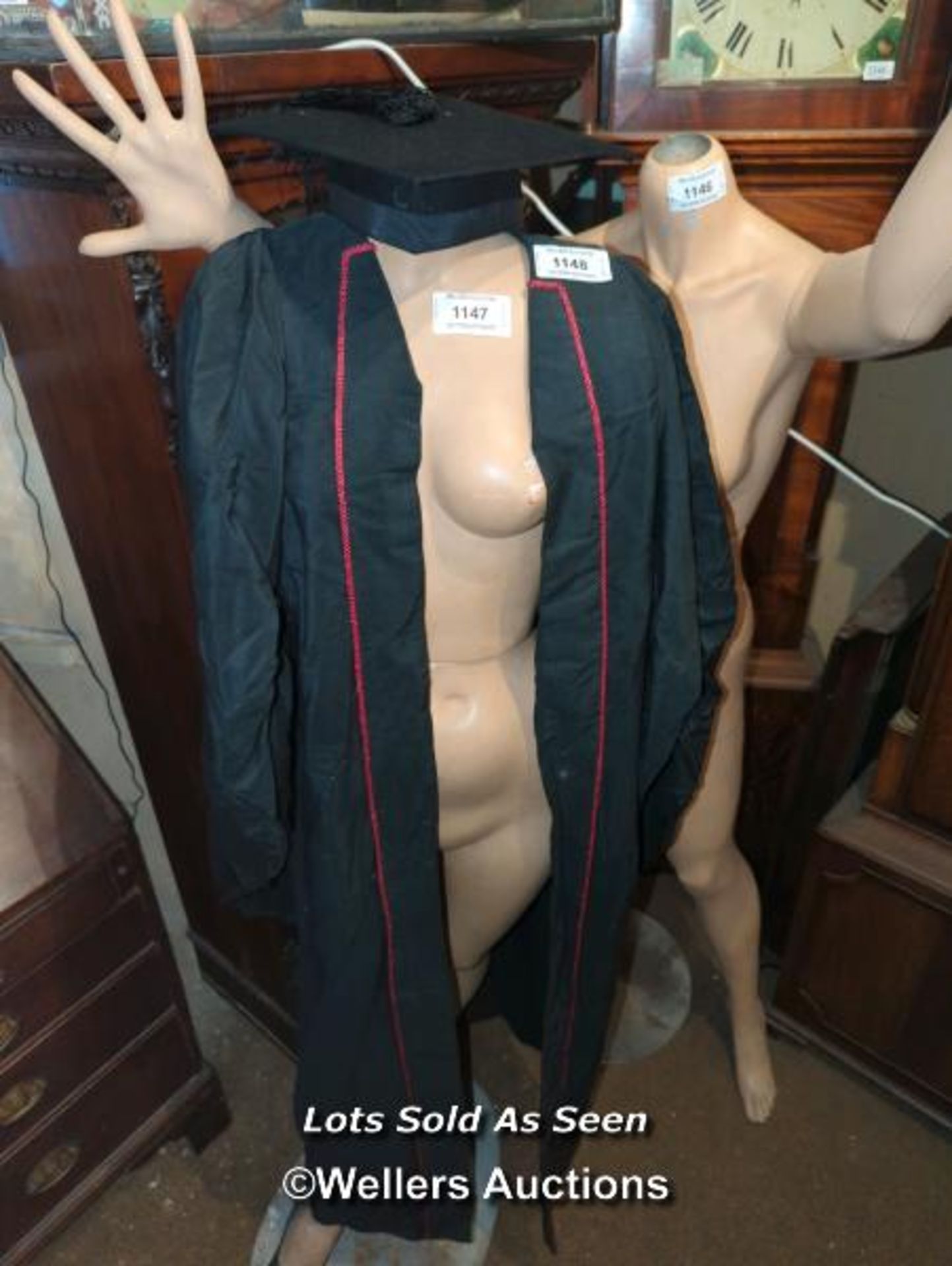 *GRADUATION CAPE AND MORTAR BOARD / LOCATED AT VICTORIA ANTIQUES, WADEBRIDGE, PL27 7DD