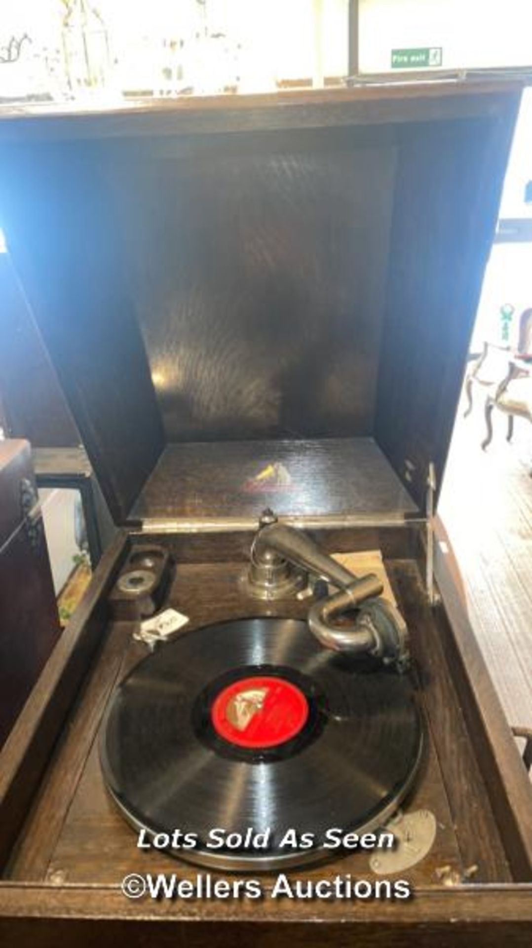 *HMV OAK CASED TABLE TOP GRAMOPHONE, 40CM WIDE / LOCATED AT VICTORIA ANTIQUES, WADEBRIDGE, PL27 7DD