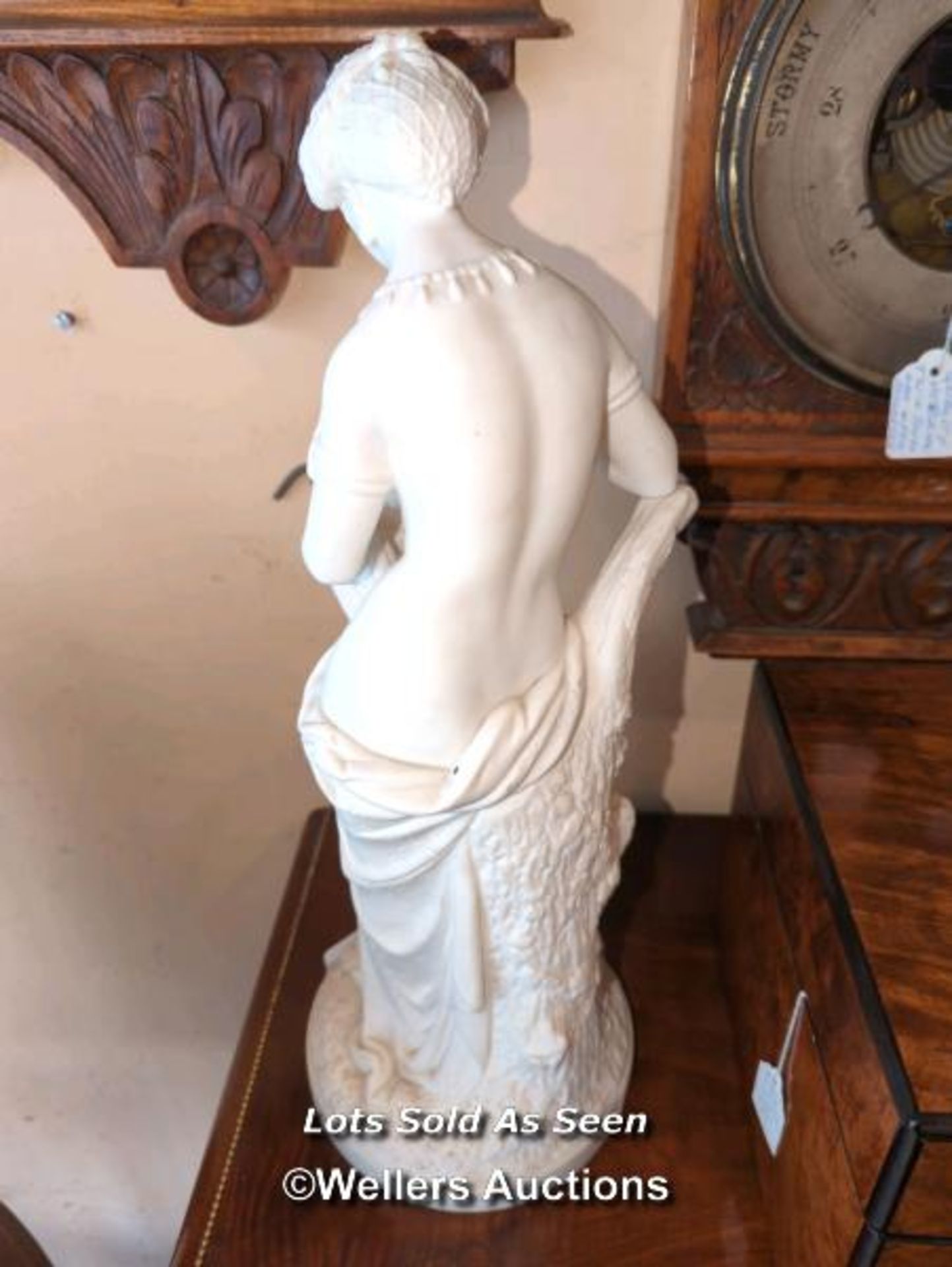 *PARIAN FIGURE OF A CLASSICAL GREEK WOMAN, 42CM / LOCATED AT VICTORIA ANTIQUES, WADEBRIDGE, PL27 - Image 4 of 4