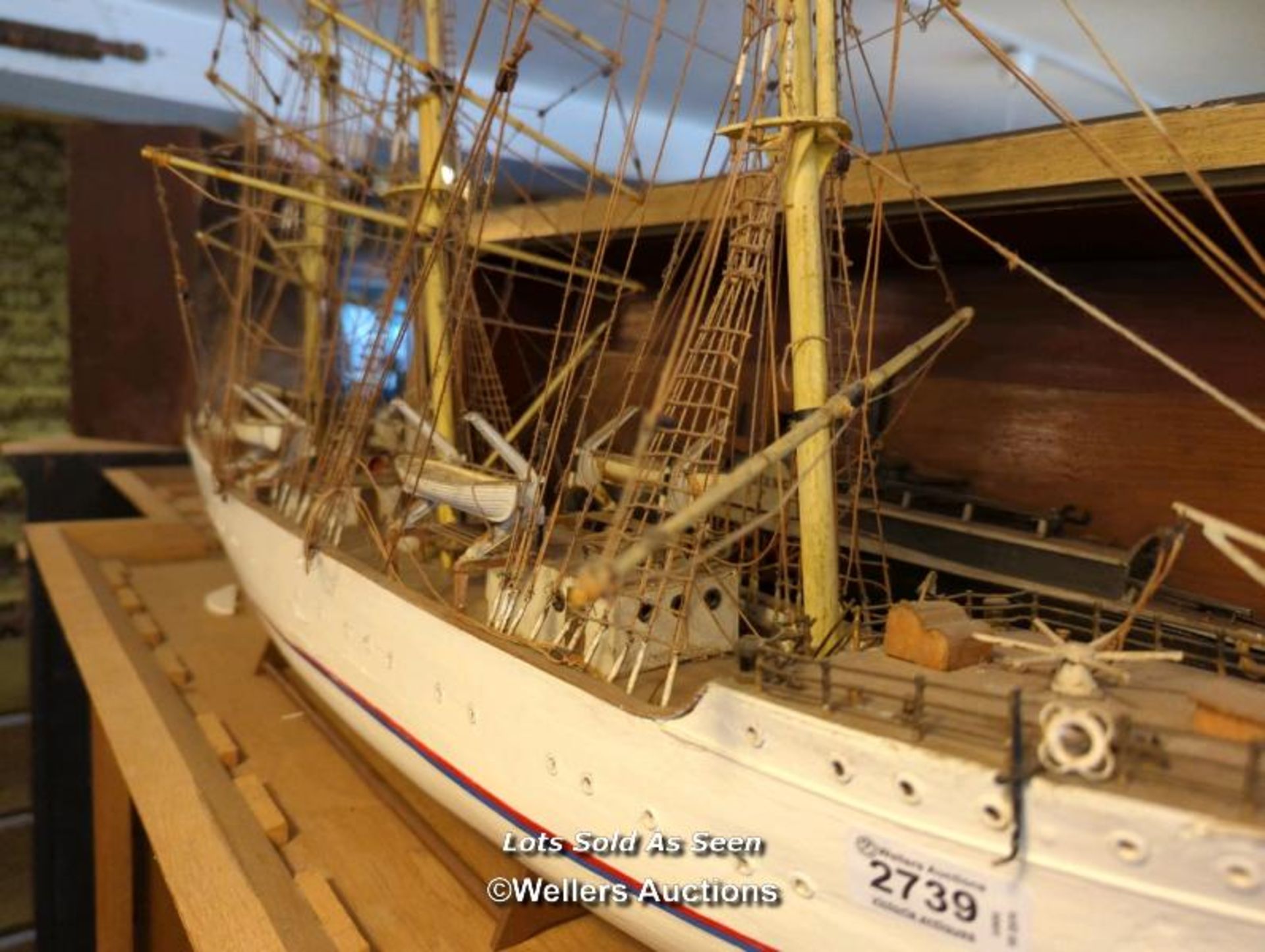 *MODEL SCRATCH BUILT STEAM SHIP, HIGHT 56CM LENGTH 100CM / LOCATED AT VICTORIA ANTIQUES, WADEBRIDGE, - Image 3 of 5