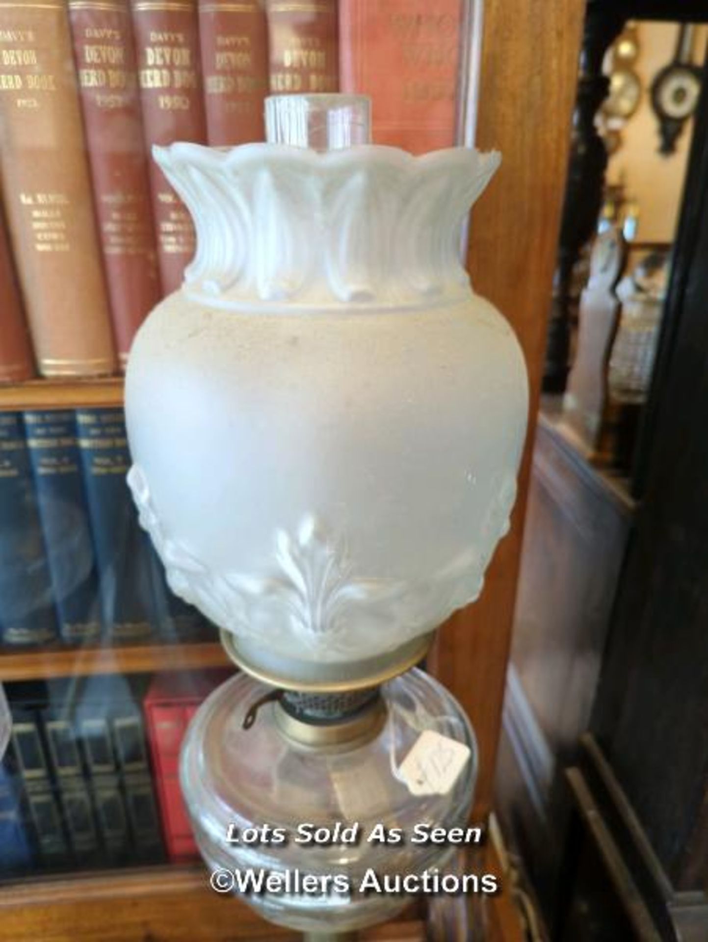 *VICTORIAN OIL LAMP WITH MOULDED GLASS SHADE AND GLASS RESERVOIR, 67CM / LOCATED AT VICTORIA - Image 2 of 3