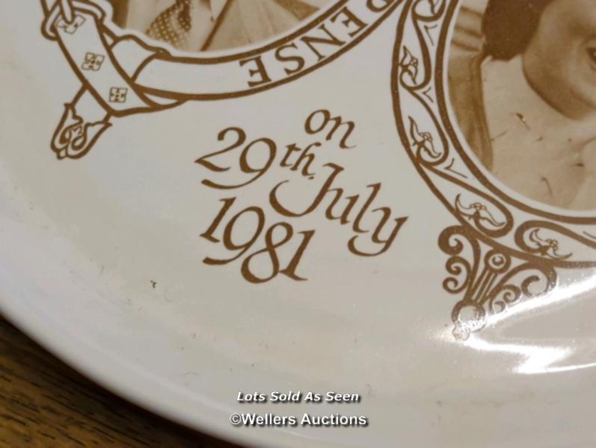 *HONITON POTTERY COMMEMORATIVE PLATE OF THE ROYAL WEDDING OF CHARLES AND DIANA / LOCATED AT VICTORIA - Image 4 of 4