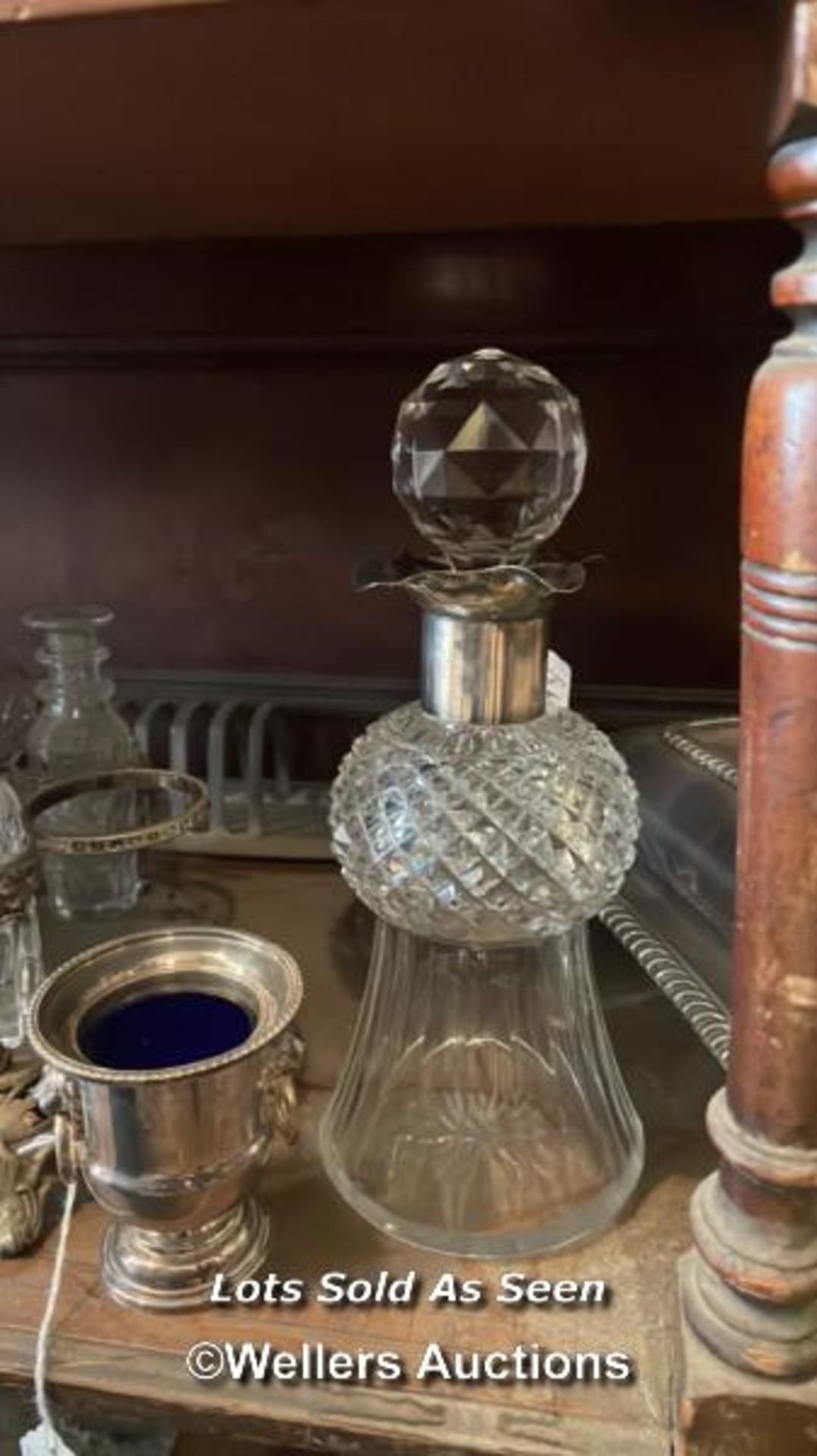 *SHELF OF ASSORTED SILVER PLATED ITEMS AND GLASS / LOCATED AT VICTORIA ANTIQUES, WADEBRIDGE, PL27 - Image 3 of 5