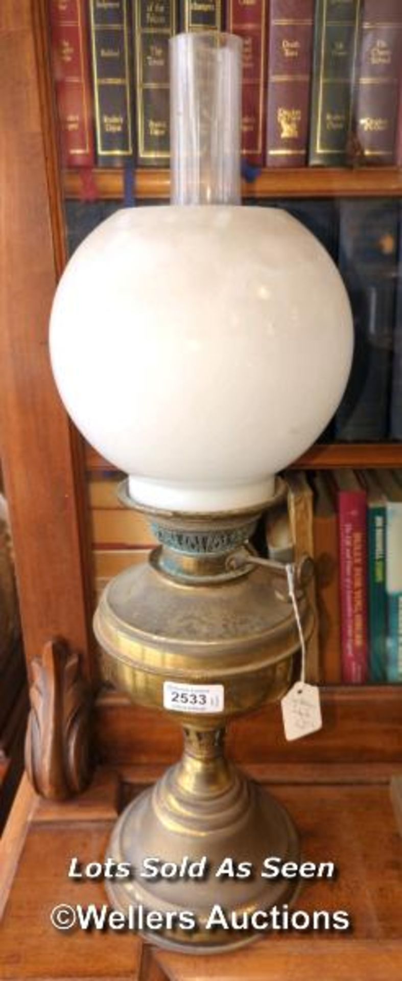 *VICTORIAN BRASS OIL LAMP WITH OPAQUE GLASS SHADE / LOCATED AT VICTORIA ANTIQUES, WADEBRIDGE, PL27