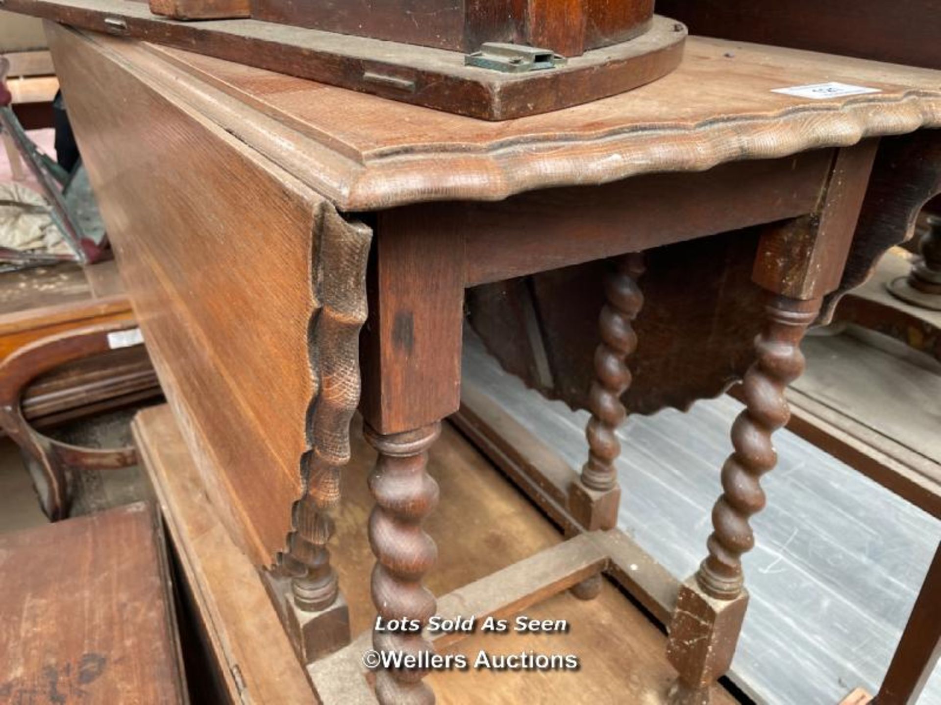 OVAL DROP LEAF TABLE ON BARLEY TWIST LEGS, 41 X 66 X 29 INCHES, FULLY EXTENDED / LOCATED AT VICTORIA - Image 2 of 2