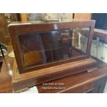 *SMALL WOODEN LIDDED DISPLAY BOX / LOCATED AT VICTORIA ANTIQUES, WADEBRIDGE, PL27 7DD