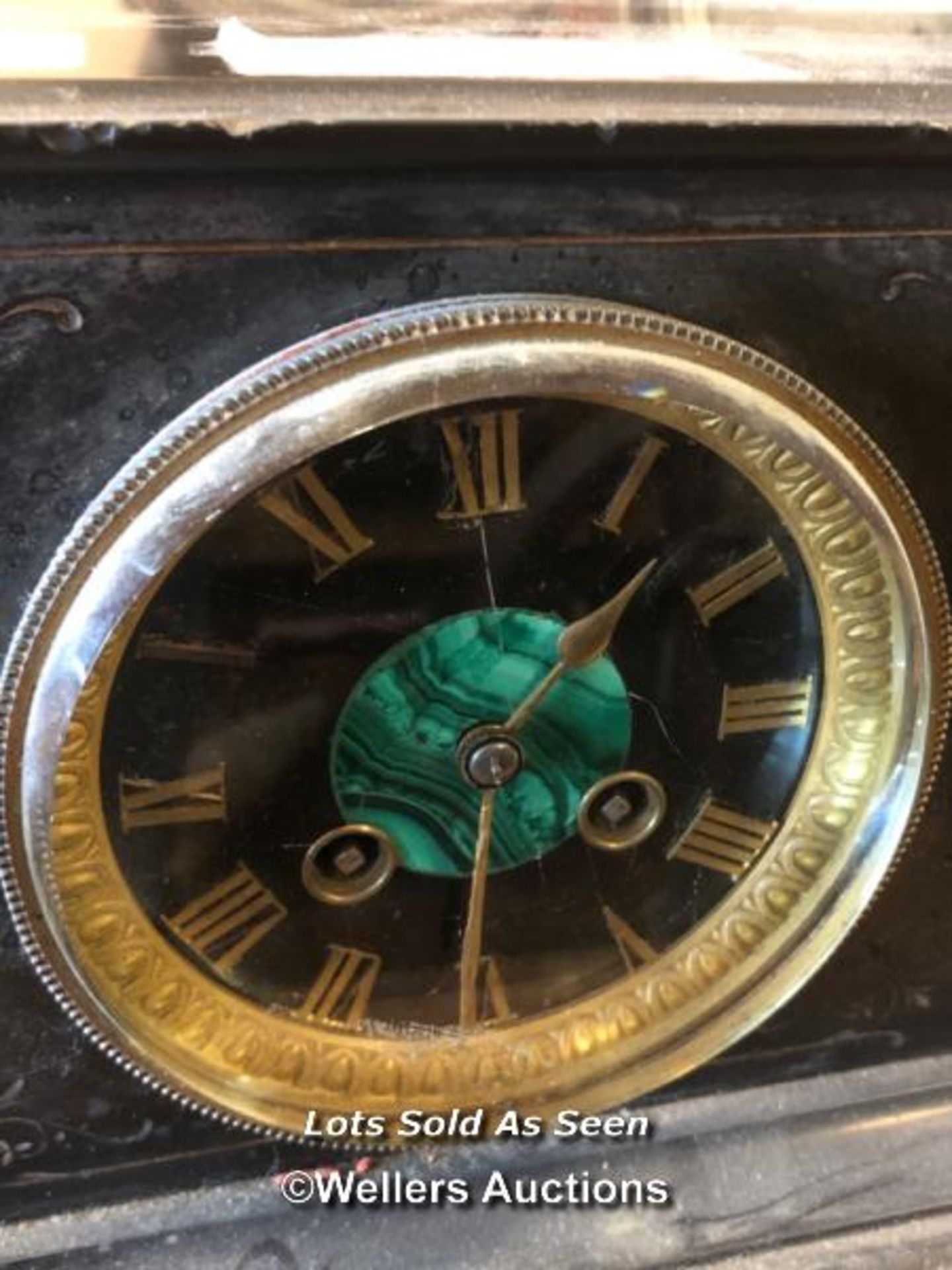 *VICTORIAN SLATE AND MALACHITE MANTEL CLOCK WITH TWO TRAIN MOVEMENT / LOCATED AT VICTORIA - Image 3 of 4