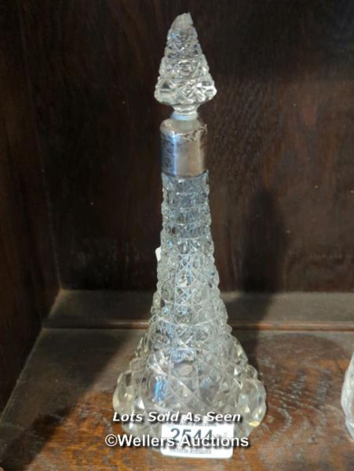 *HOBNAIL CUT SCENT BOTTLE WITH SILVER MOUNT / LOCATED AT VICTORIA ANTIQUES, WADEBRIDGE, PL27 7DD