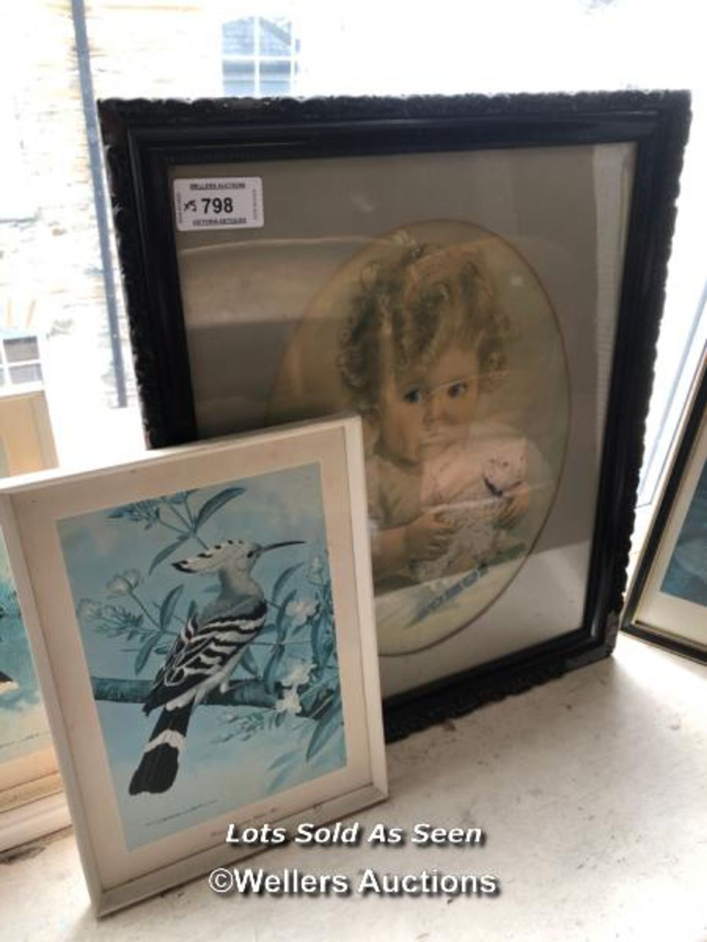 *FIVE VARIOUS FRAMED PICTURES AND PRINTS / LOCATED AT VICTORIA ANTIQUES, WADEBRIDGE, PL27 7DD