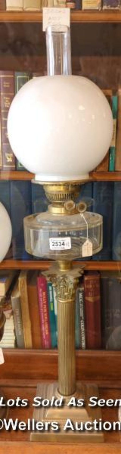 *VICTORIAN BRASS OIL LAMP WITH GLASS RESERVOIR, 76CM / LOCATED AT VICTORIA ANTIQUES, WADEBRIDGE,