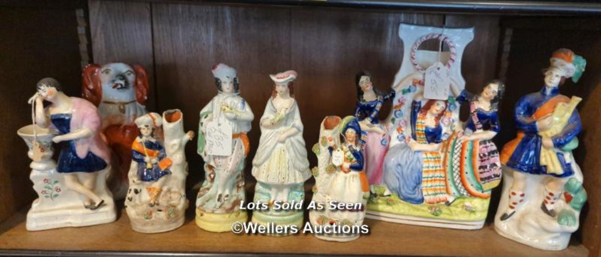 *SEVEN STAFFORDSHIRE FIGURES AND A SPANIEL / LOCATED AT VICTORIA ANTIQUES, WADEBRIDGE, PL27 7DD