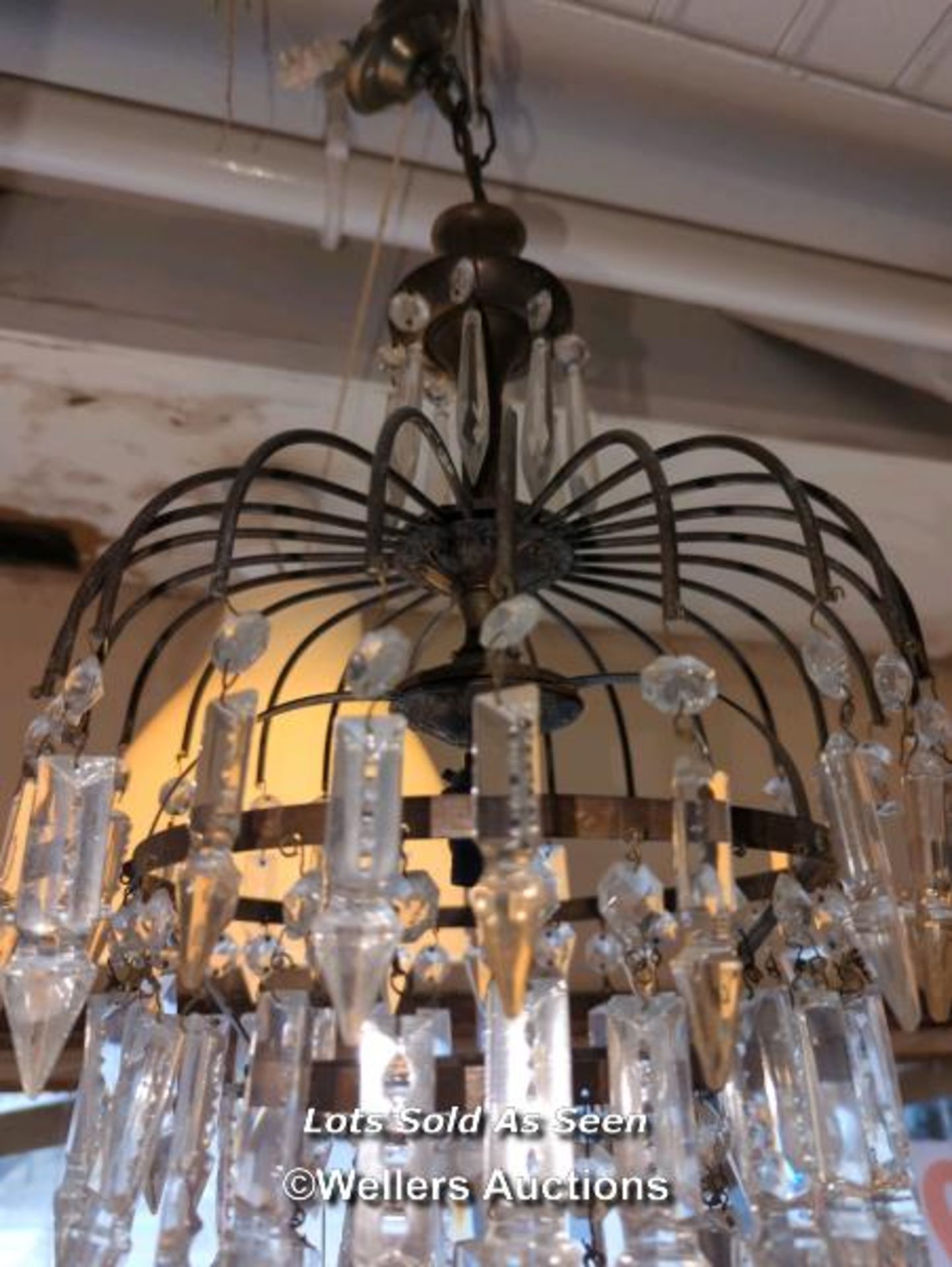 *CRYSTAL DROP CHANDELIER / LOCATED AT VICTORIA ANTIQUES, WADEBRIDGE, PL27 7DD - Image 2 of 2