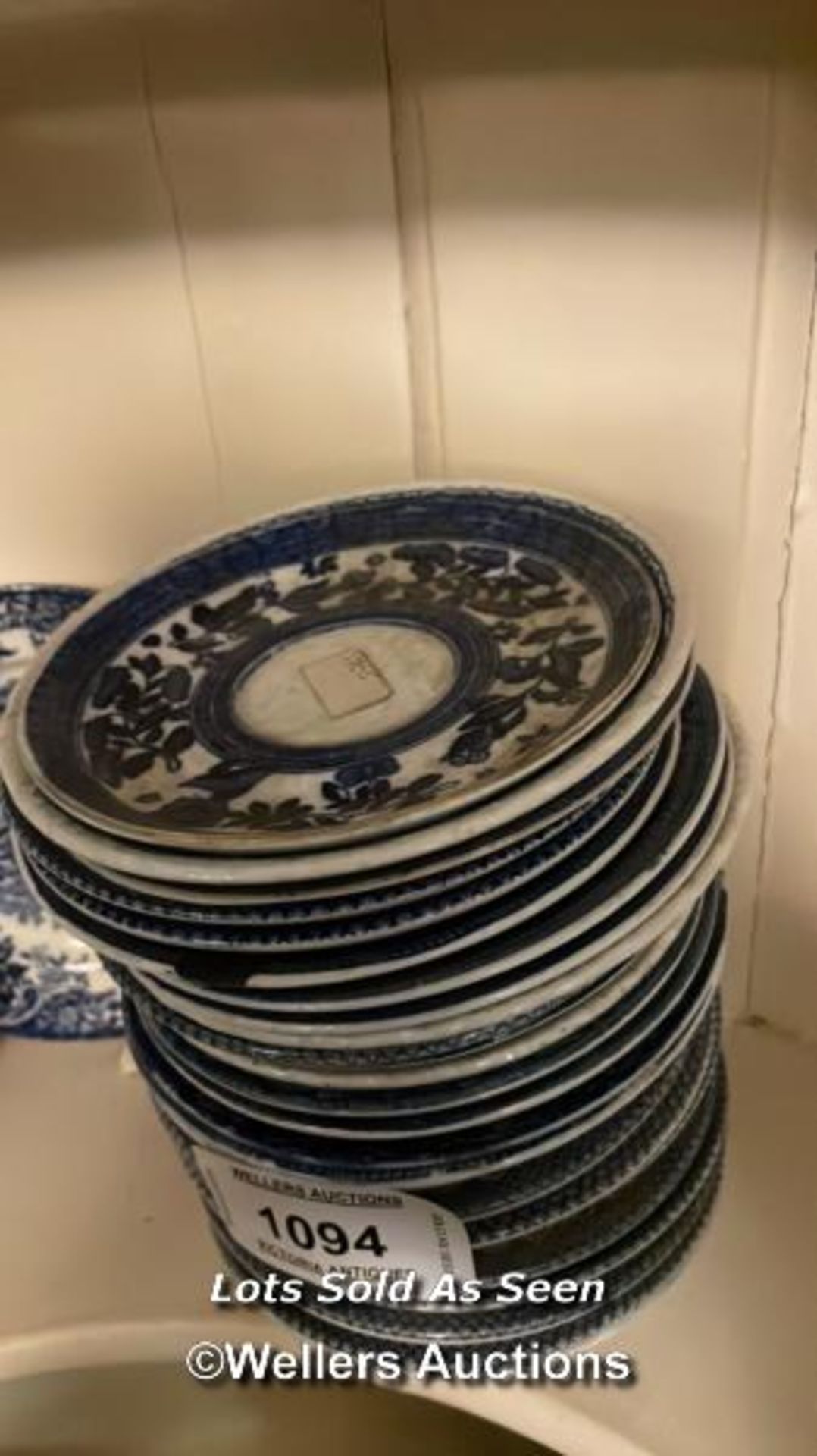 *LARGE QUANTITY OF BLUE AND WHITE CHINA INCLUDING BOOTHS REAL OLD WILLOW, COALPORT AND OTHERS / - Image 5 of 9