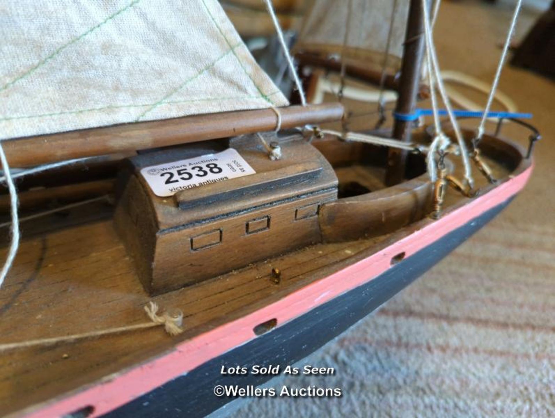 *MODEL POND YACHT, 60CM / LOCATED AT VICTORIA ANTIQUES, WADEBRIDGE, PL27 7DD - Image 4 of 4