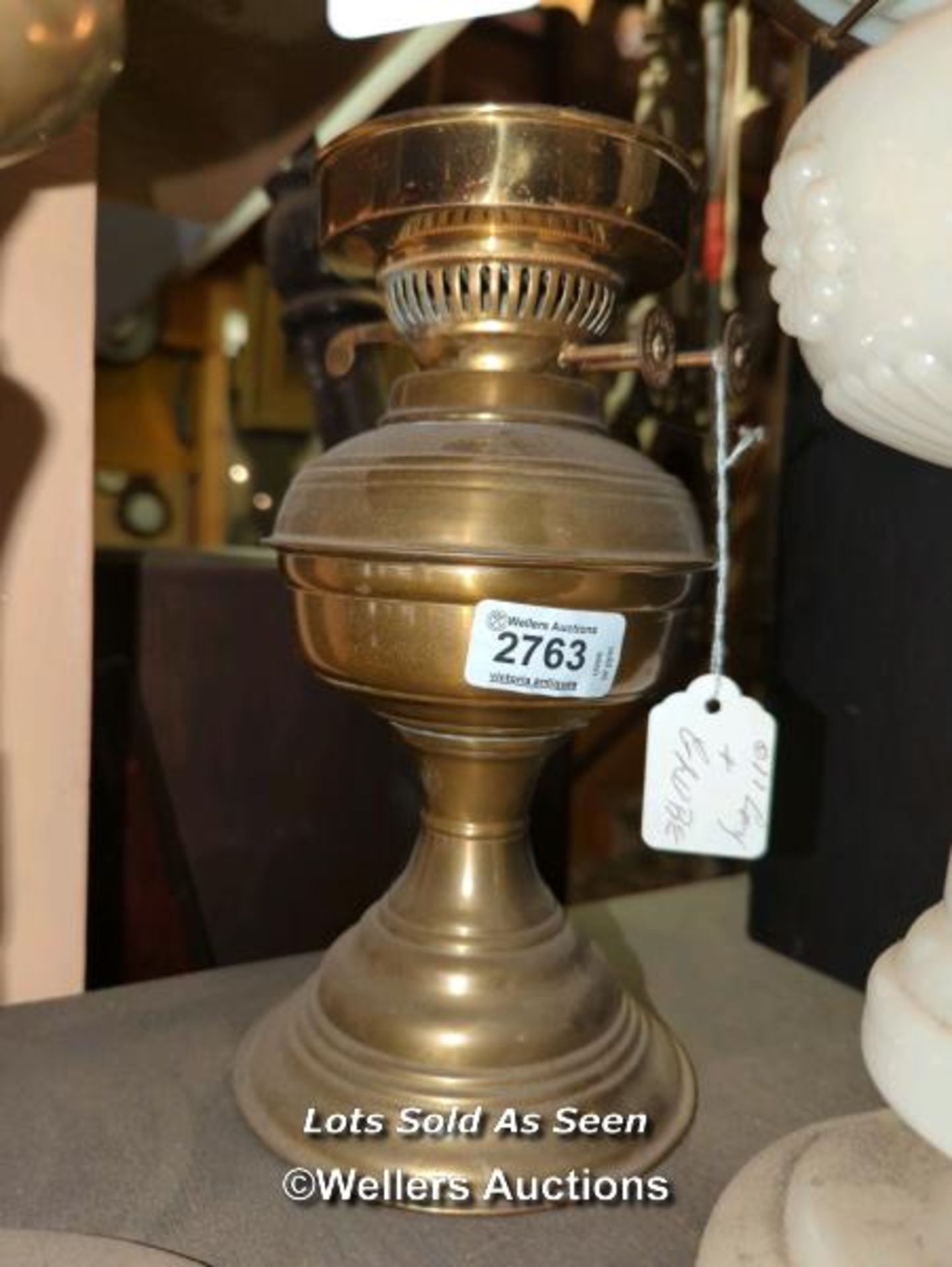 *BRASS OIL LAMP BASE / LOCATED AT VICTORIA ANTIQUES, WADEBRIDGE, PL27 7DD