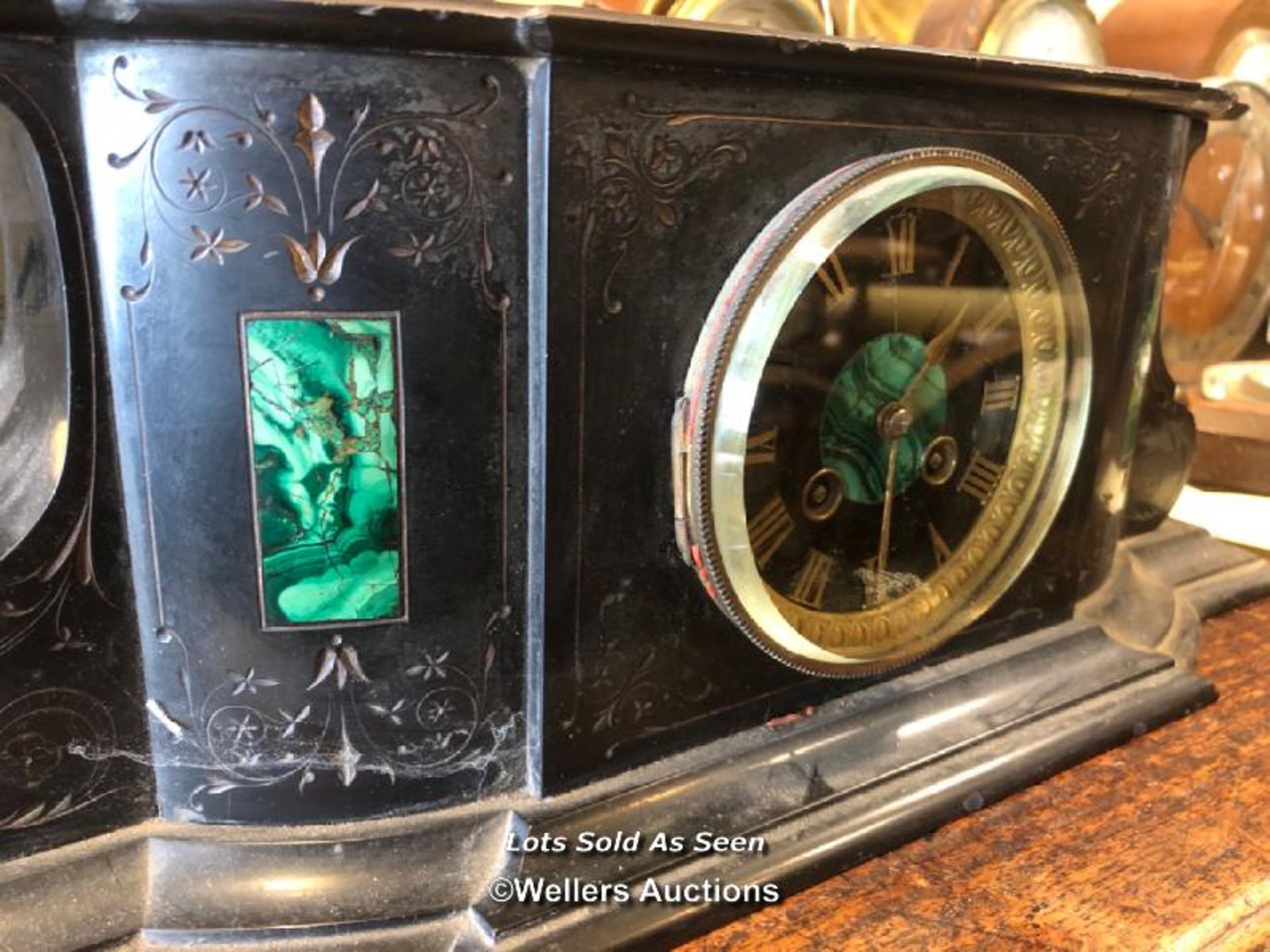 *VICTORIAN SLATE AND MALACHITE MANTEL CLOCK WITH TWO TRAIN MOVEMENT / LOCATED AT VICTORIA - Image 2 of 4